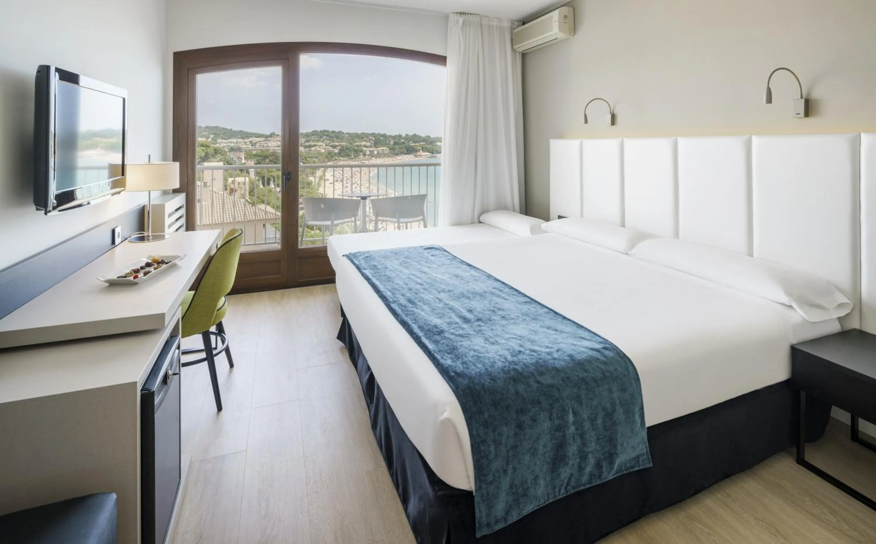 Bedroom, Bed in Ilunion Caleta Park