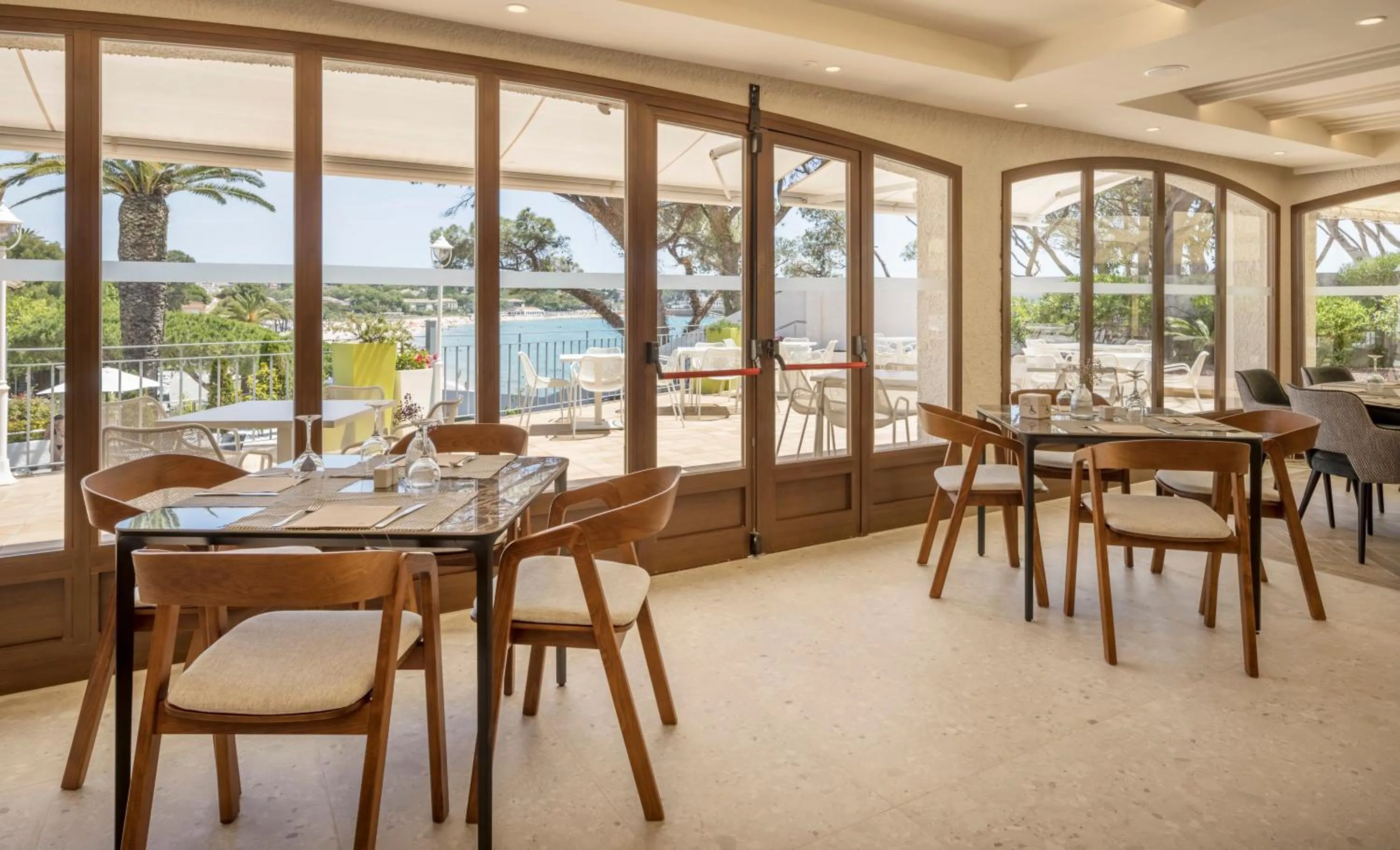 Restaurant/places to eat in Ilunion Caleta Park