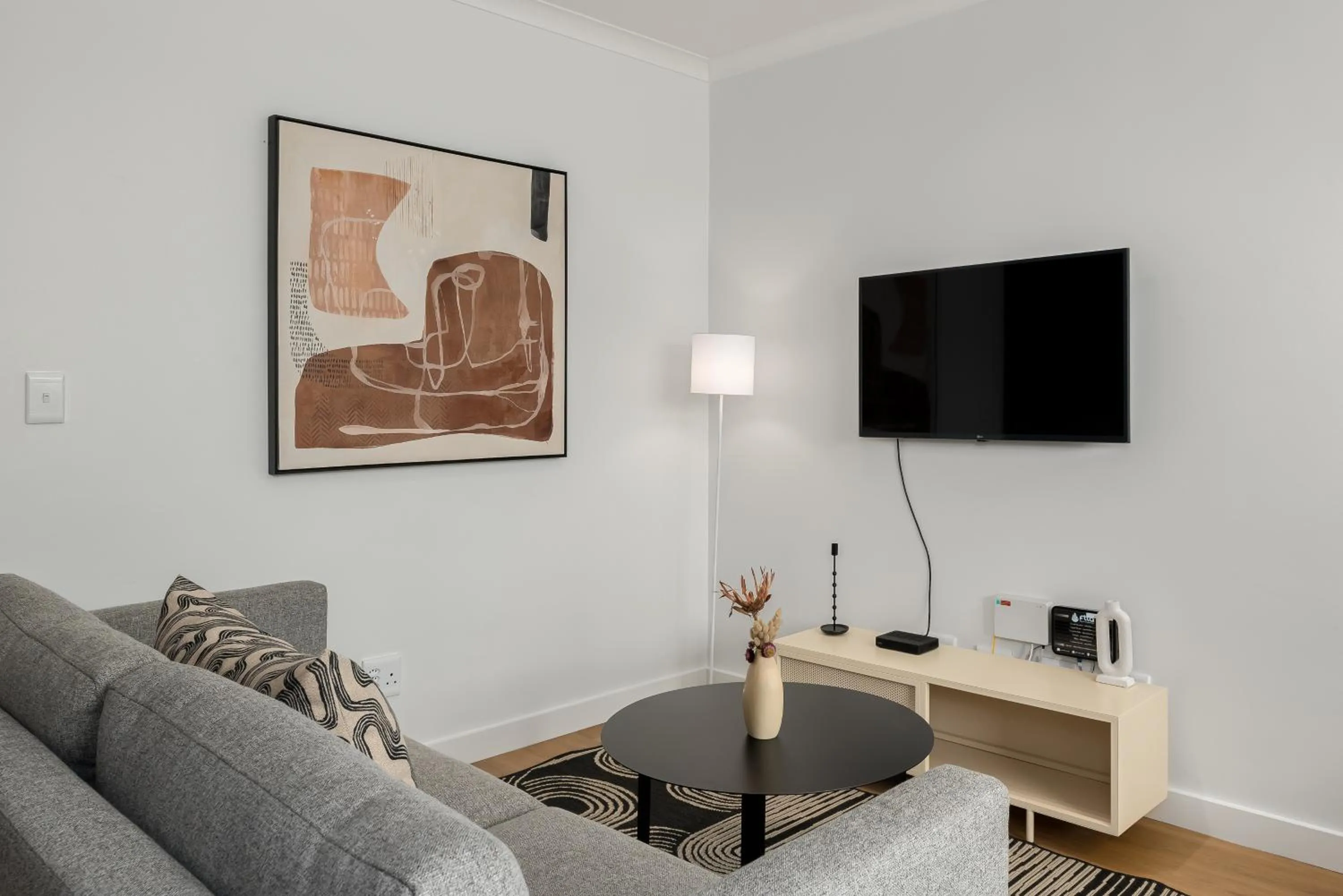 TV and multimedia in Newlands Peak Aparthotel by Totalstay