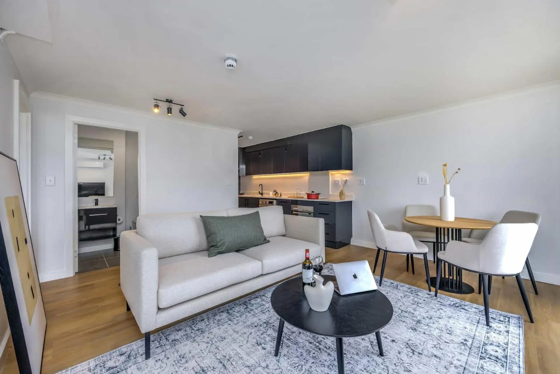 TV and multimedia in Newlands Peak Aparthotel by Totalstay