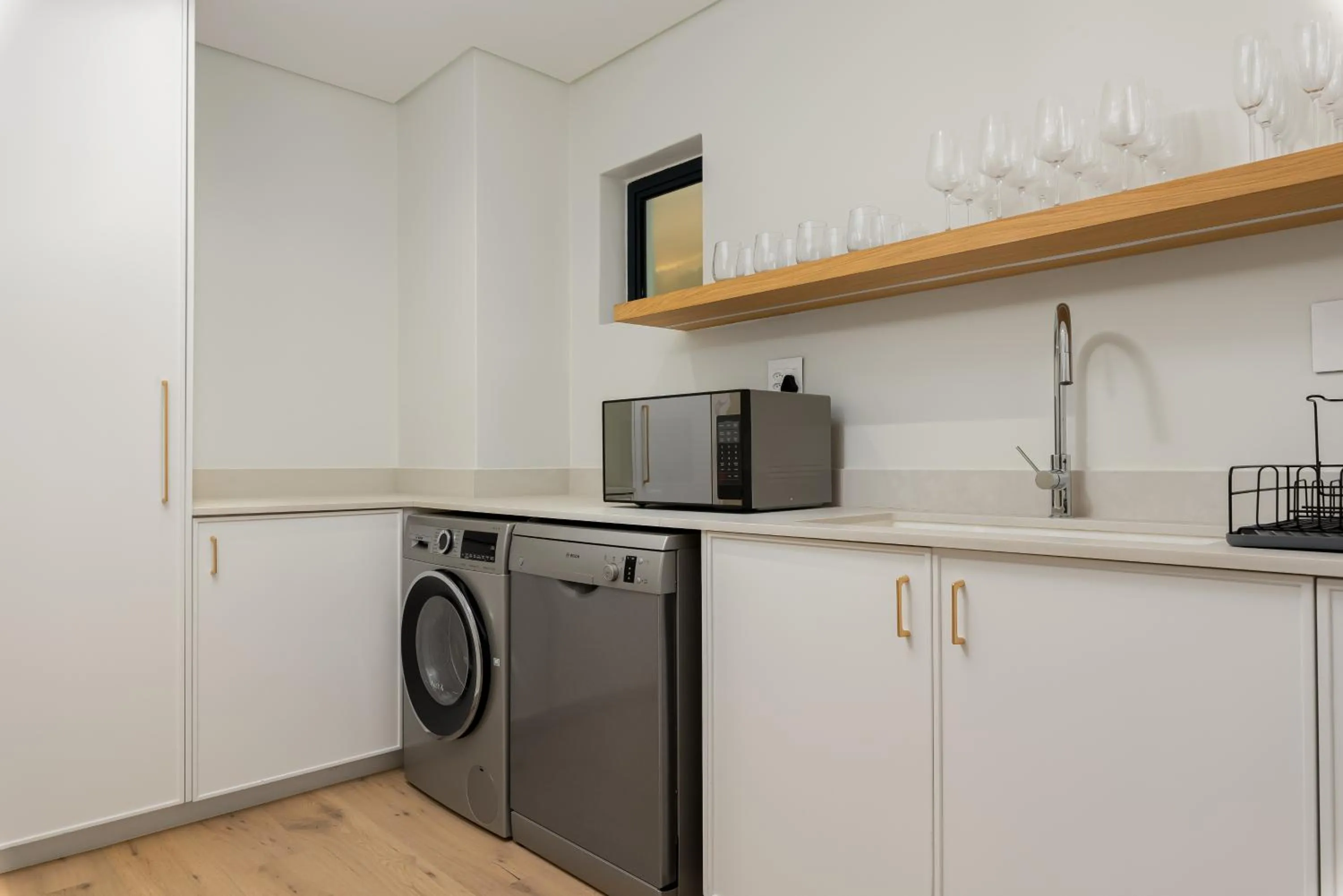 Kitchen or kitchenette in Newlands Peak Aparthotel by Totalstay