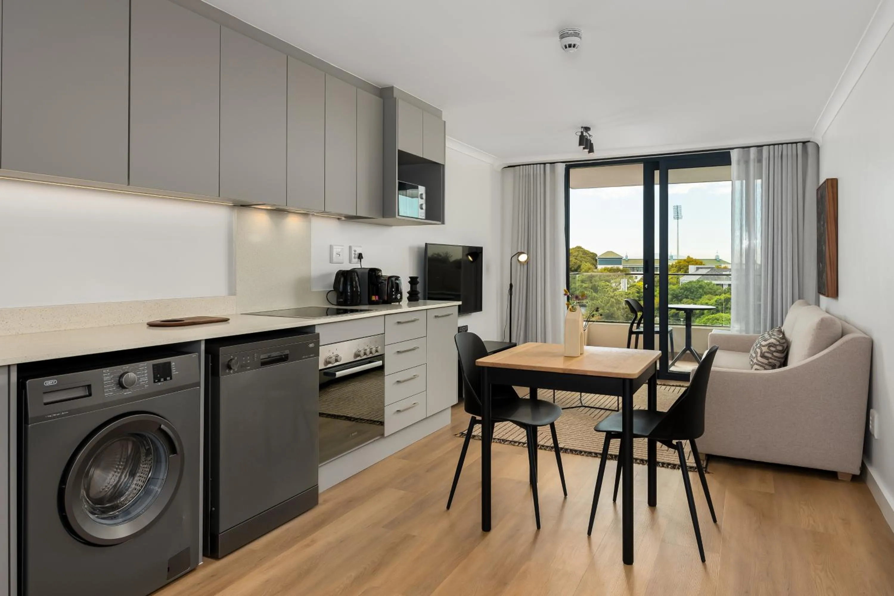 Kitchen or kitchenette in Newlands Peak Aparthotel by Totalstay