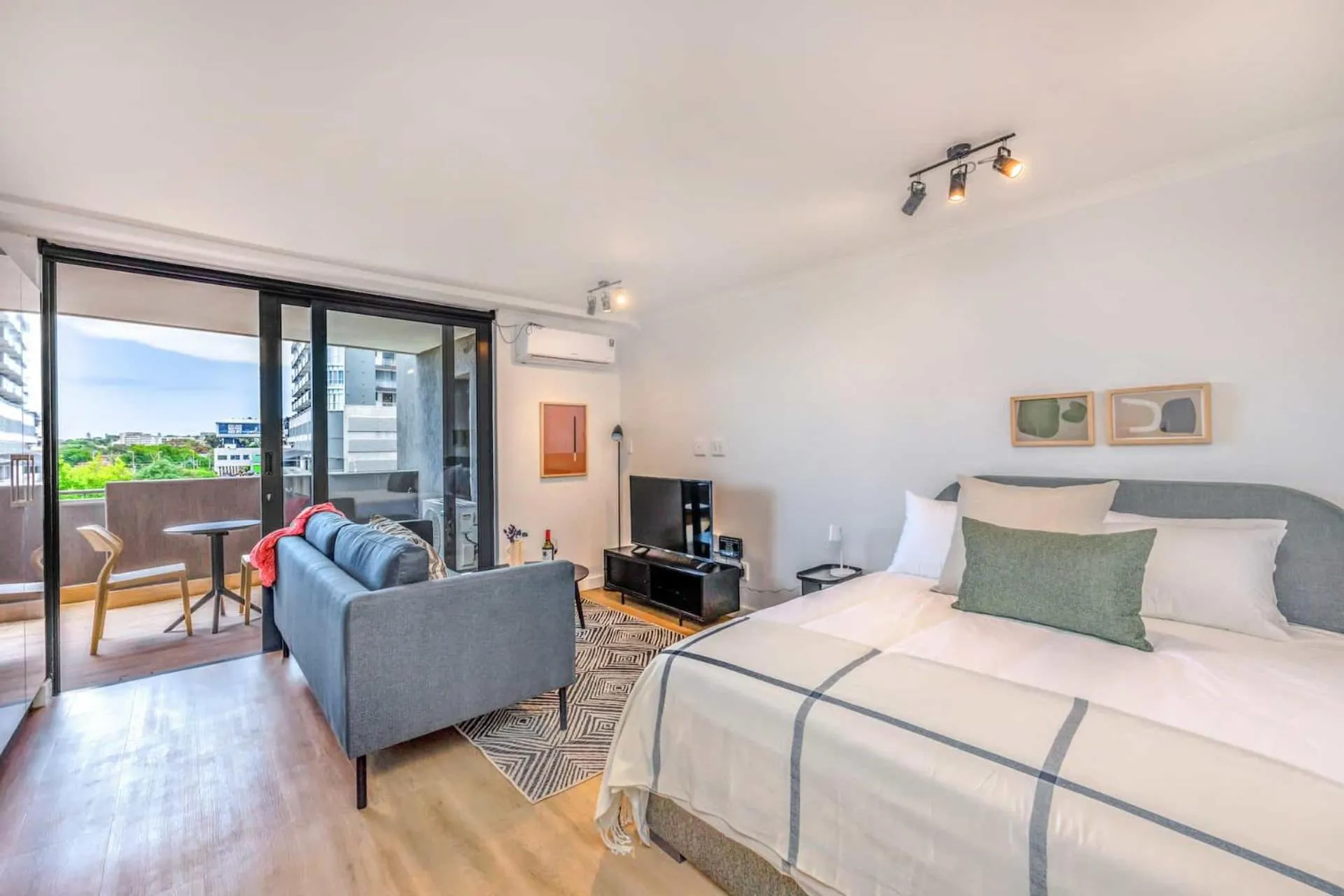 Seating area in Newlands Peak Aparthotel by Totalstay