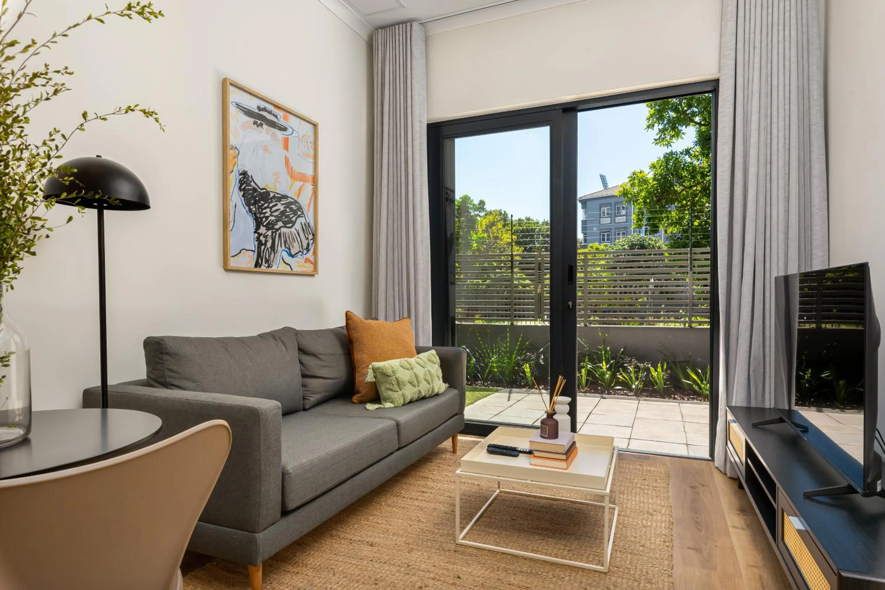 TV and multimedia in Newlands Peak Aparthotel by Totalstay