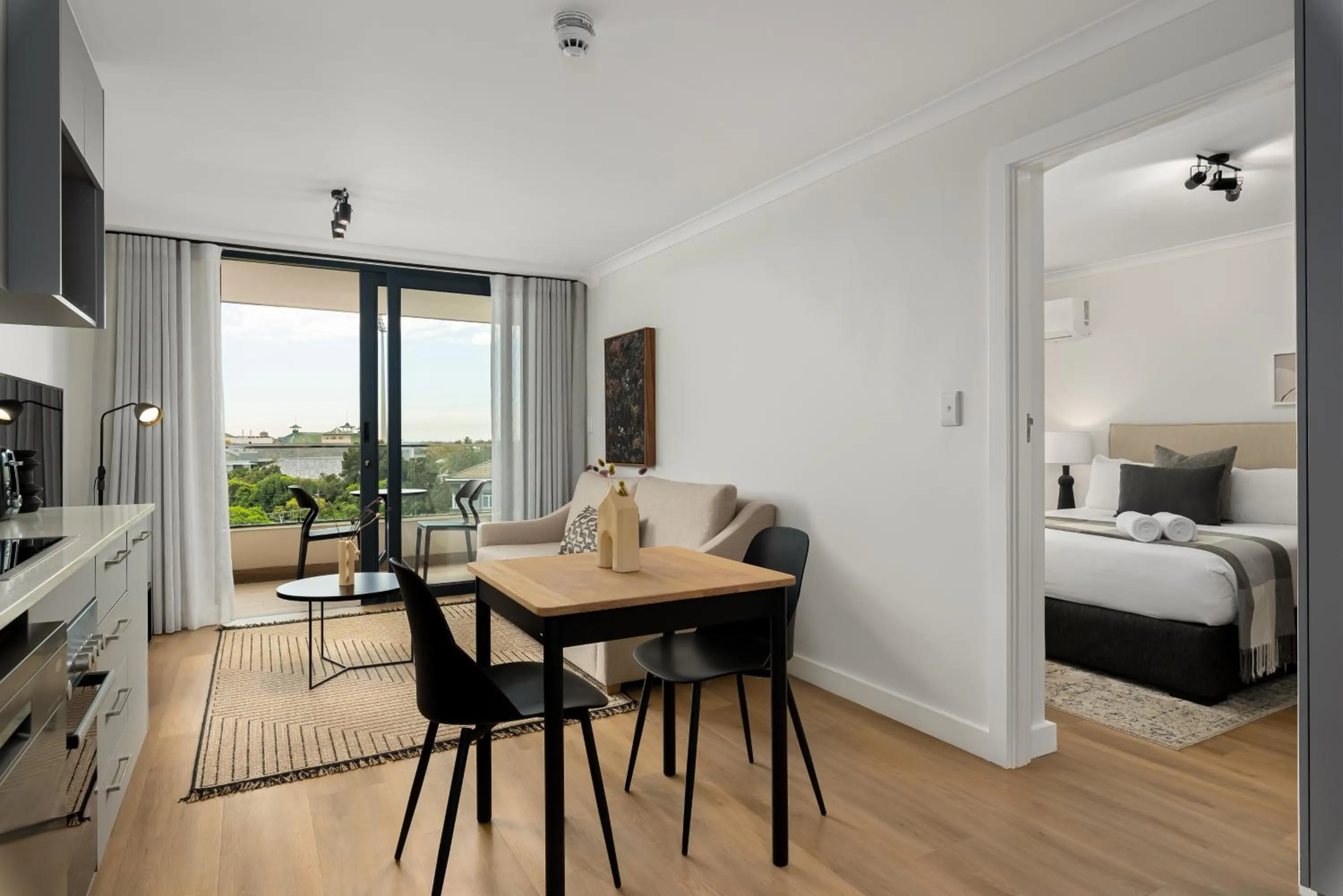 Dining area in Newlands Peak Aparthotel by Totalstay