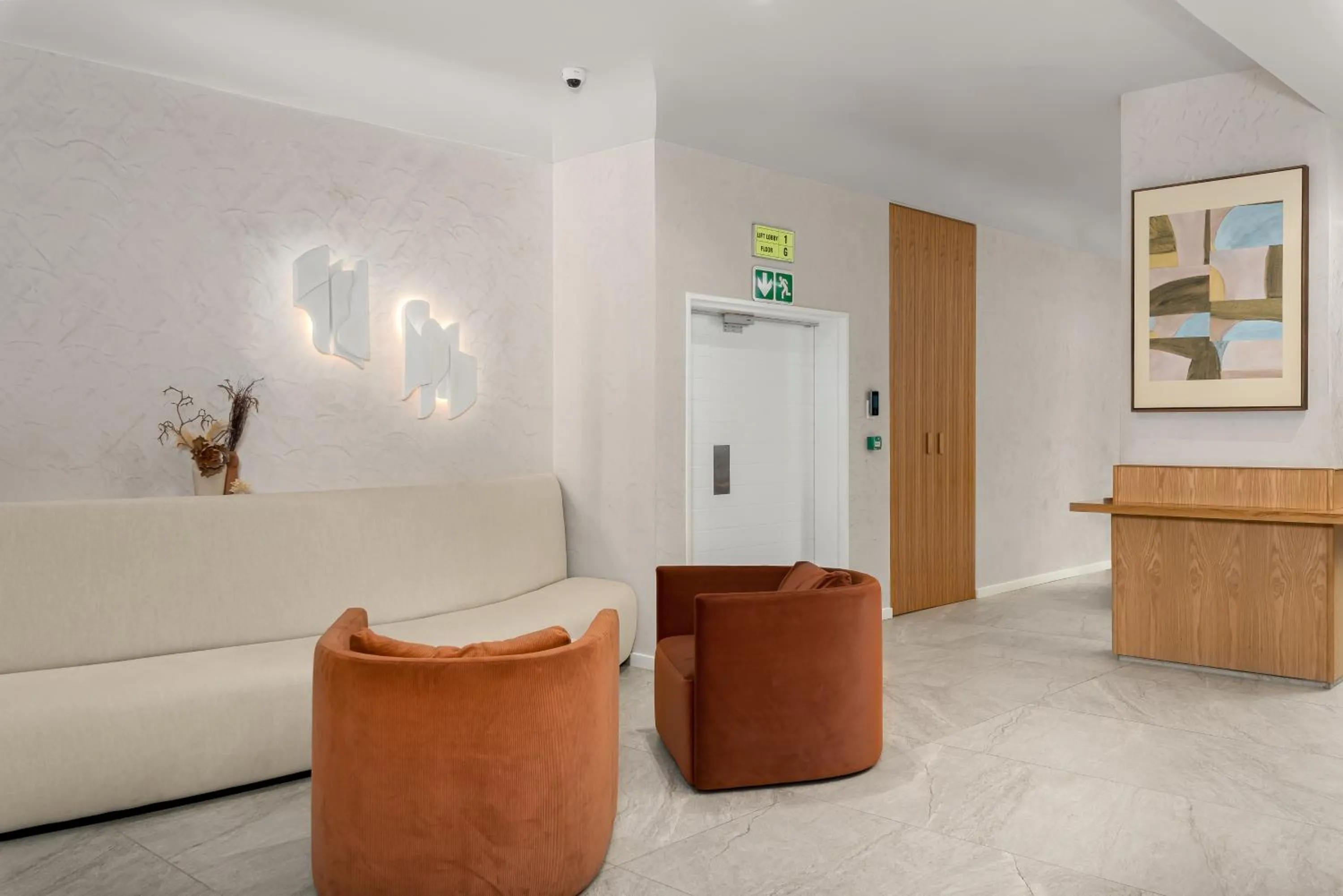 Lobby or reception in Newlands Peak Aparthotel by Totalstay