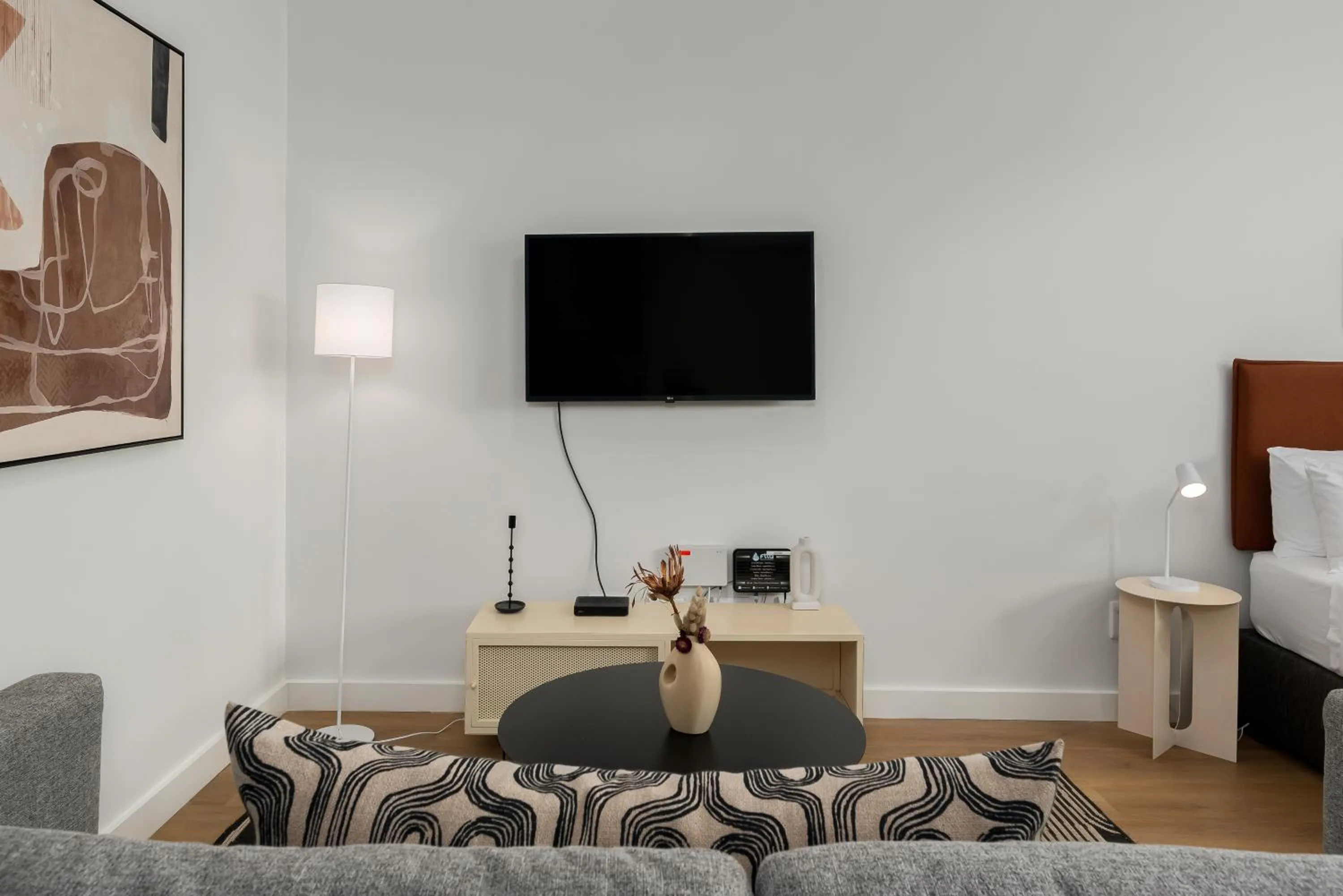 TV and multimedia in Newlands Peak Aparthotel by Totalstay