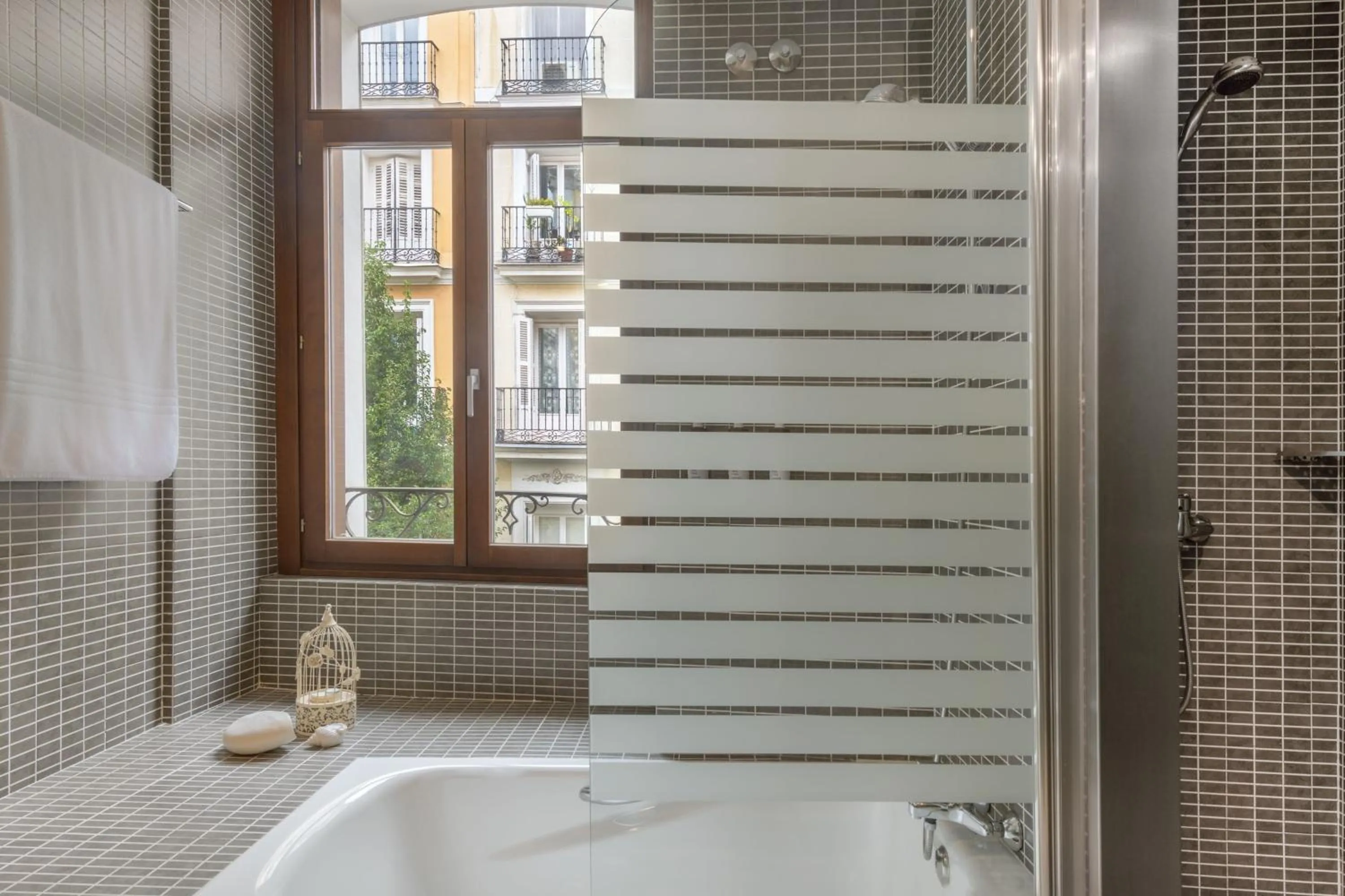 Photo of the whole room in AC Hotel Recoletos by Marriott