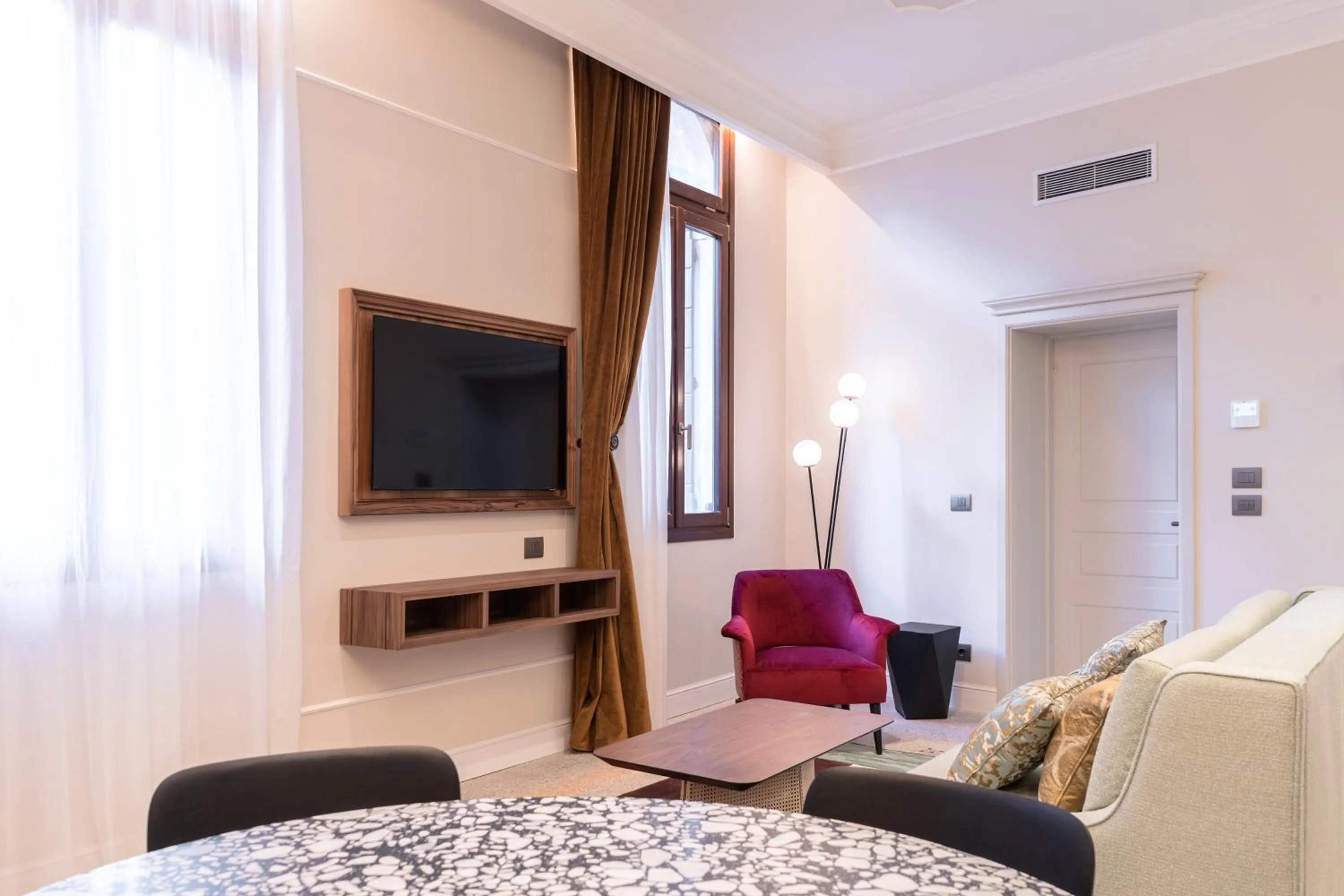 Communal lounge/ TV room in Be Mate Ponte di Rialto