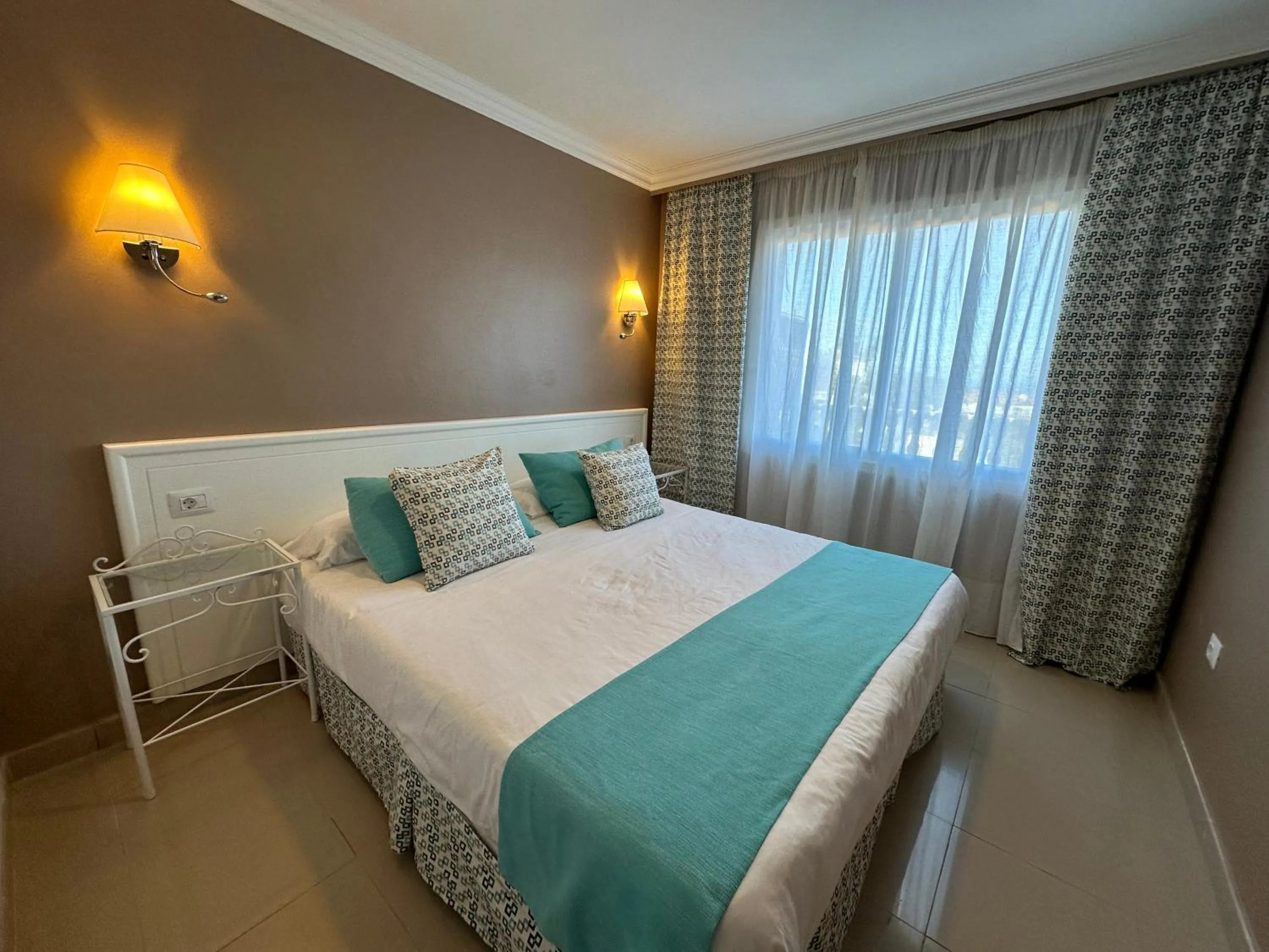 Bedroom, Bed in RF La Quinta Park Suites