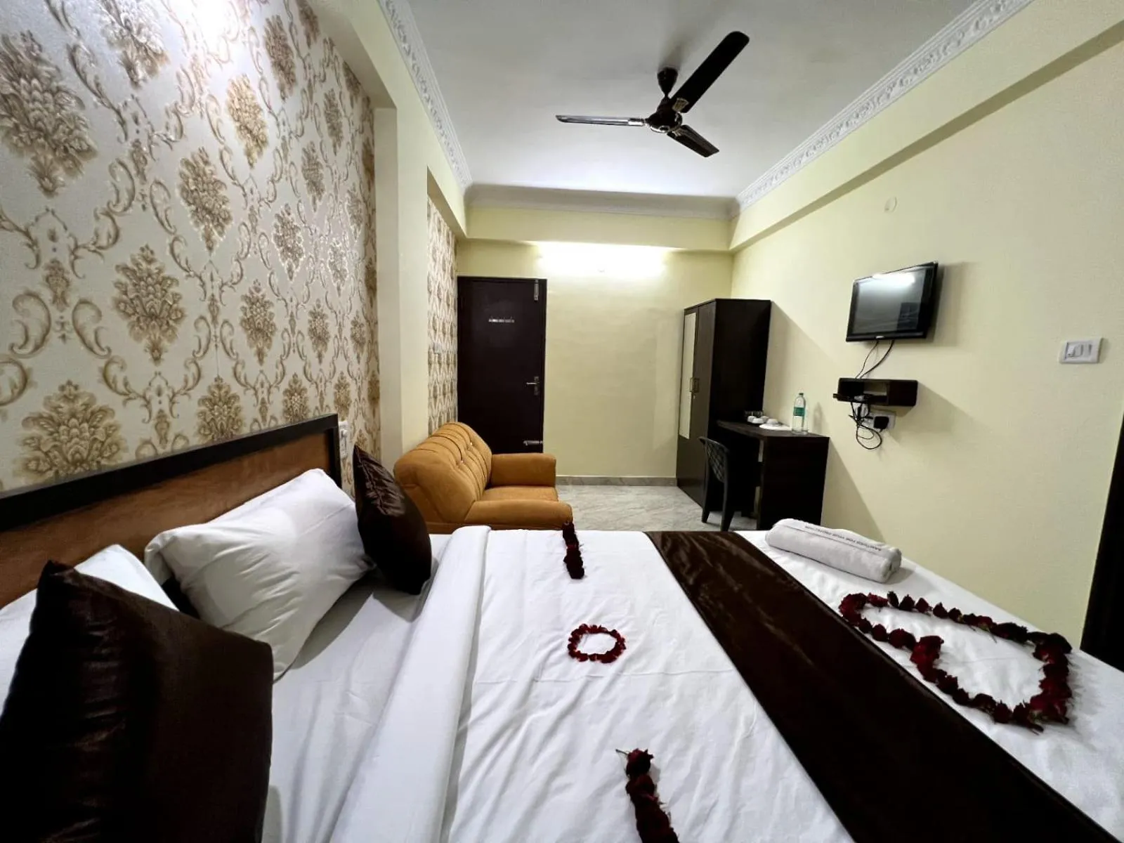 Bed in Hotel East park Electronic City