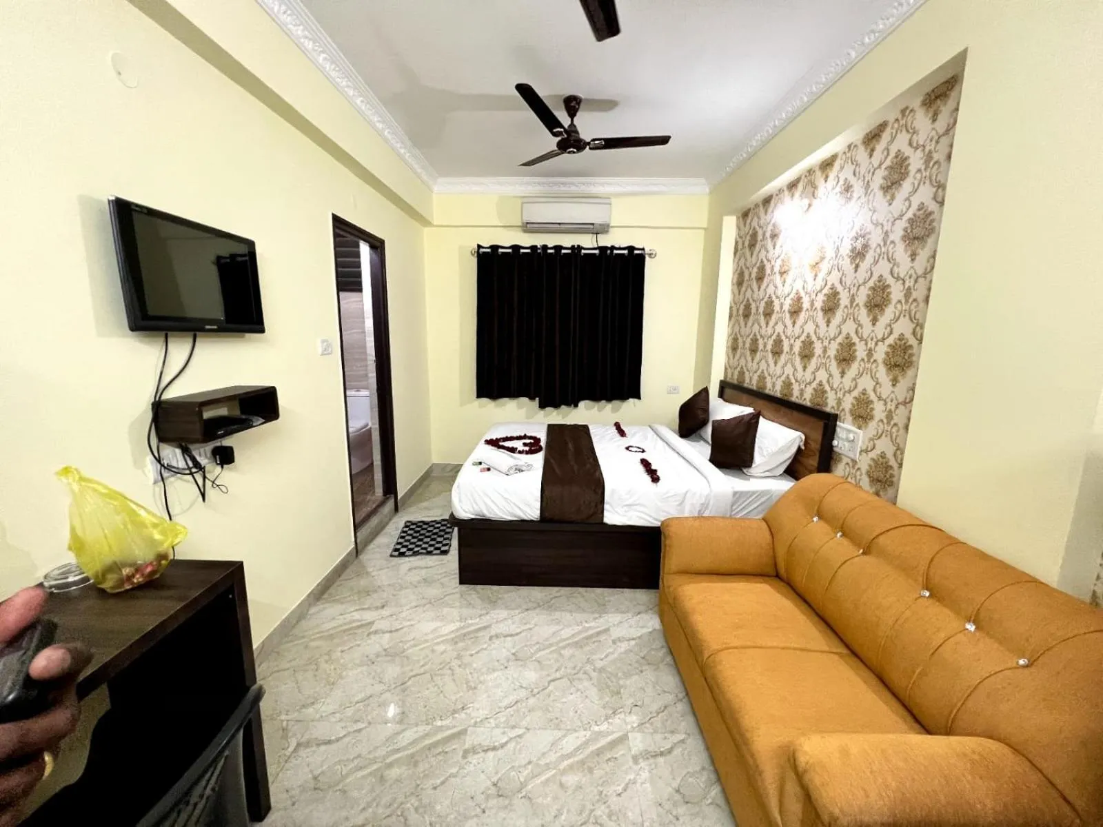 Bed in Hotel East park Electronic City