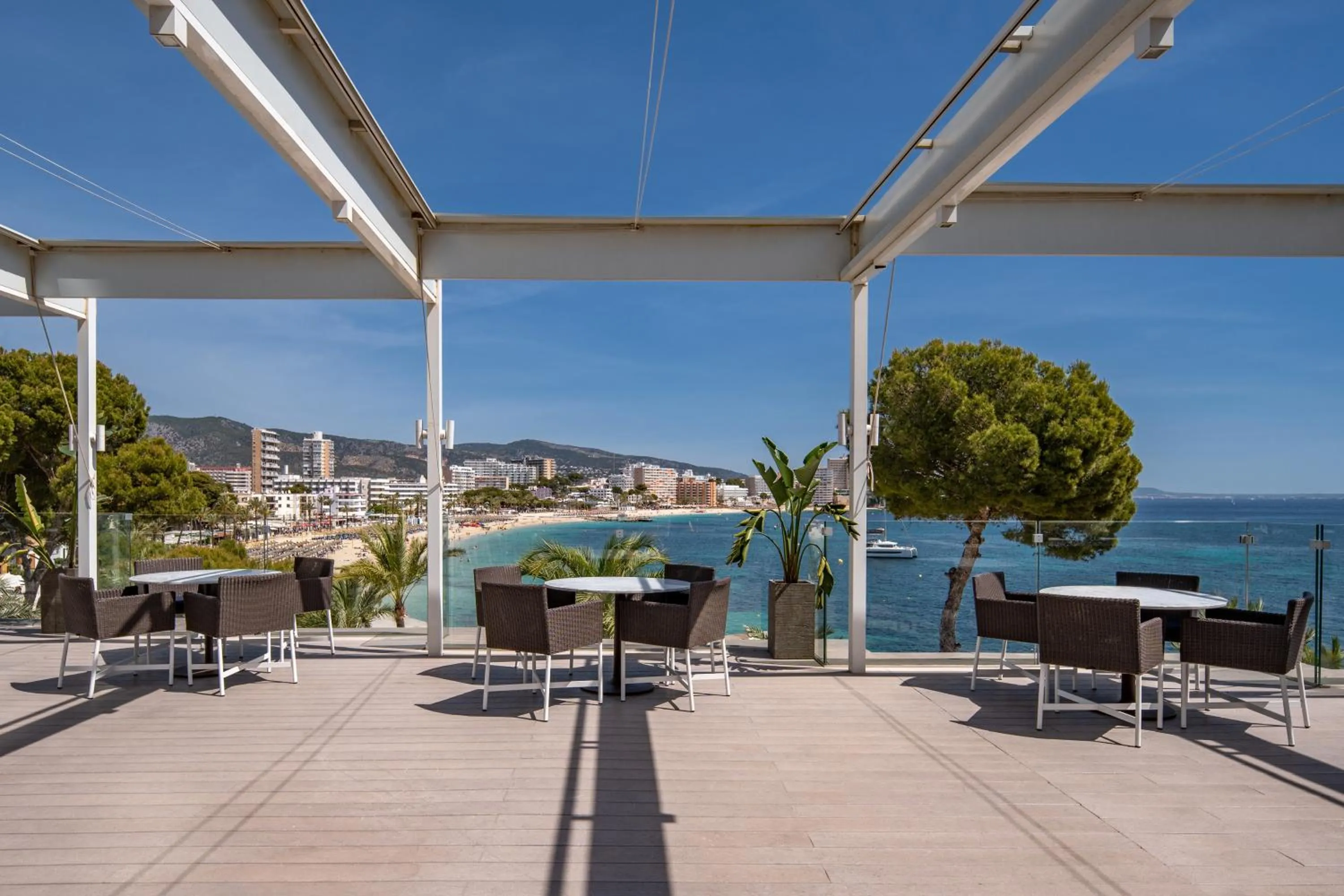 Restaurant/places to eat in Meliá Calviá Beach