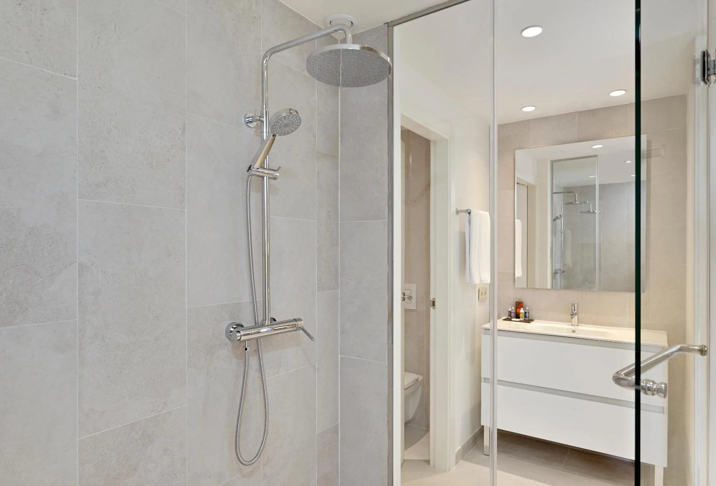 Shower in Meliá Calviá Beach