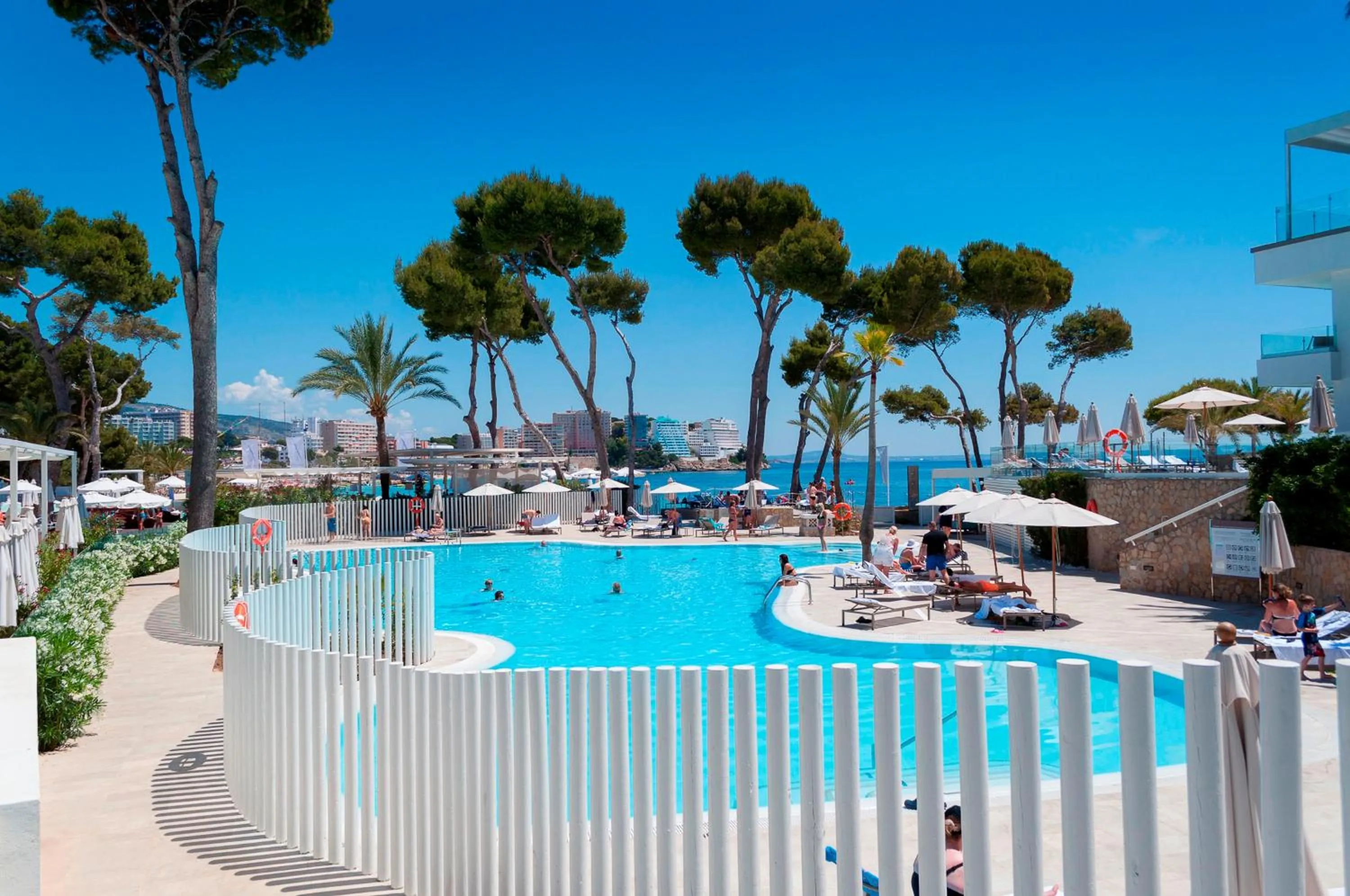 Swimming pool in Meliá Calviá Beach