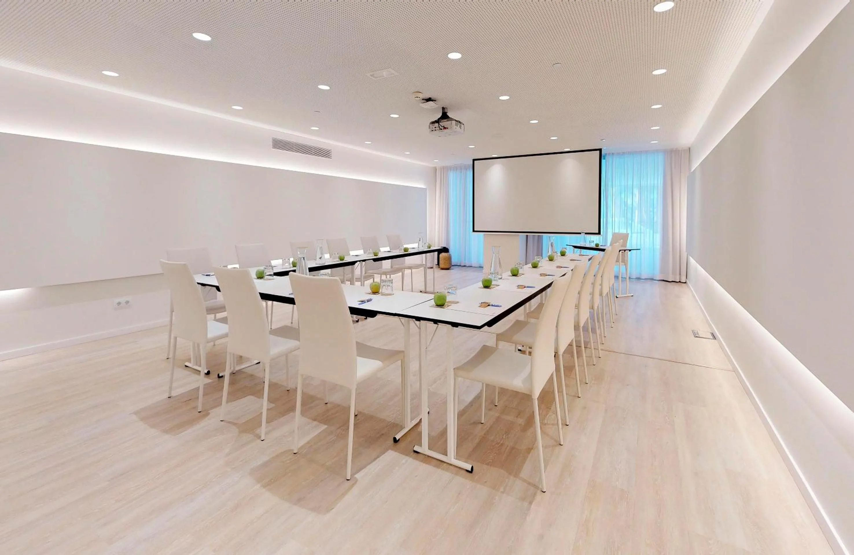 Business facilities in Meliá Calviá Beach