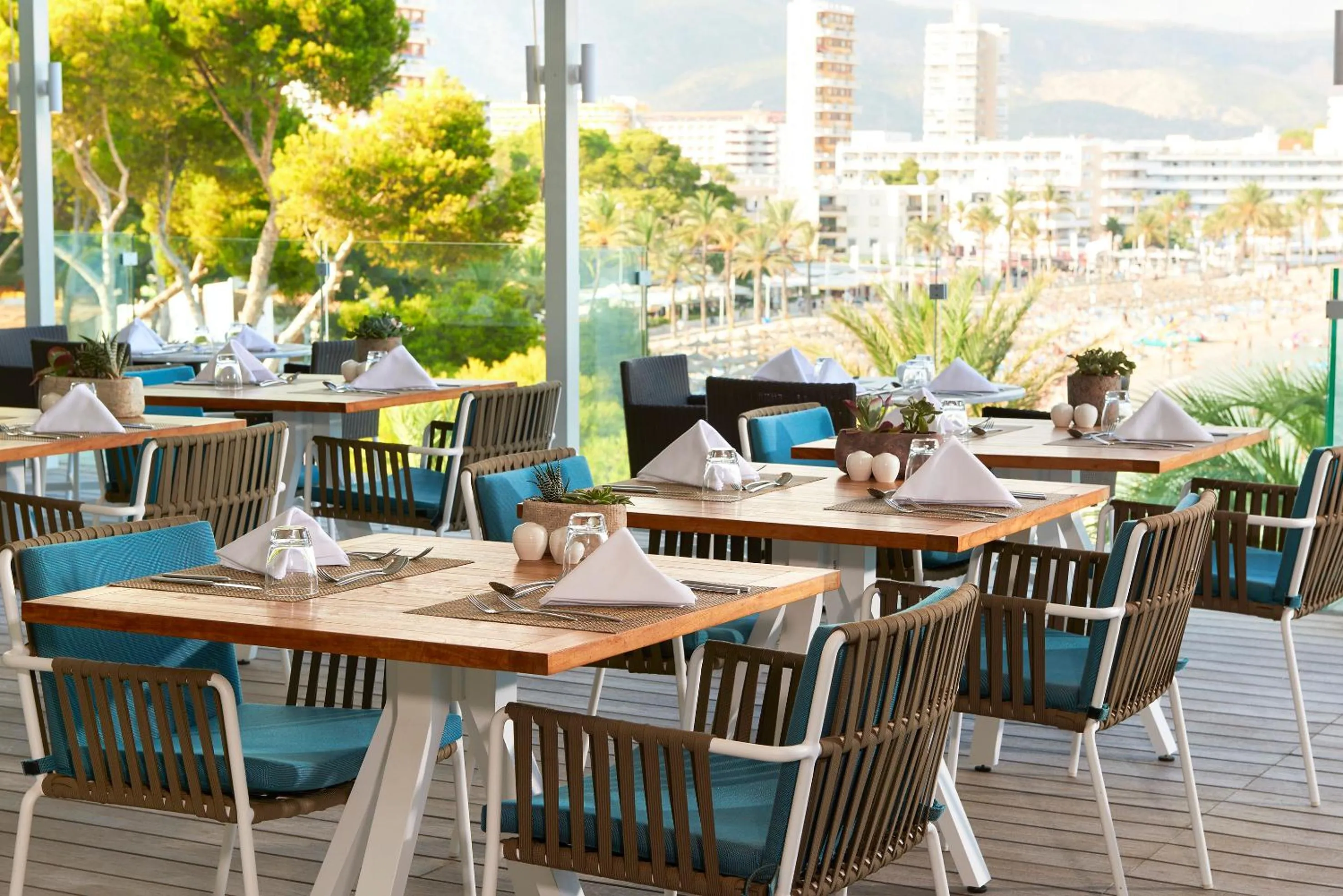 Restaurant/places to eat in Meliá Calviá Beach