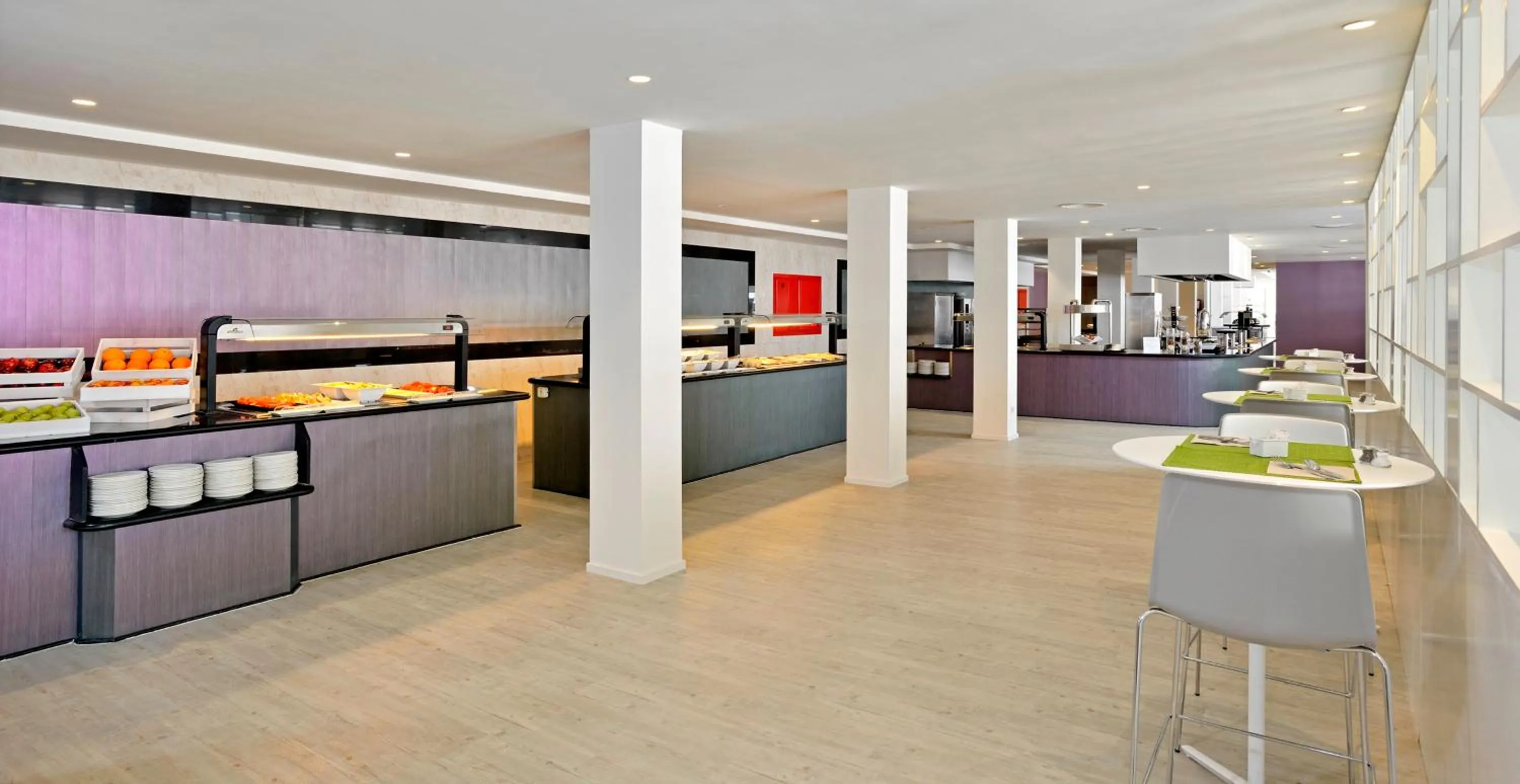 Restaurant/places to eat in Sol House The Studio - Calviá Beach - Adults Only