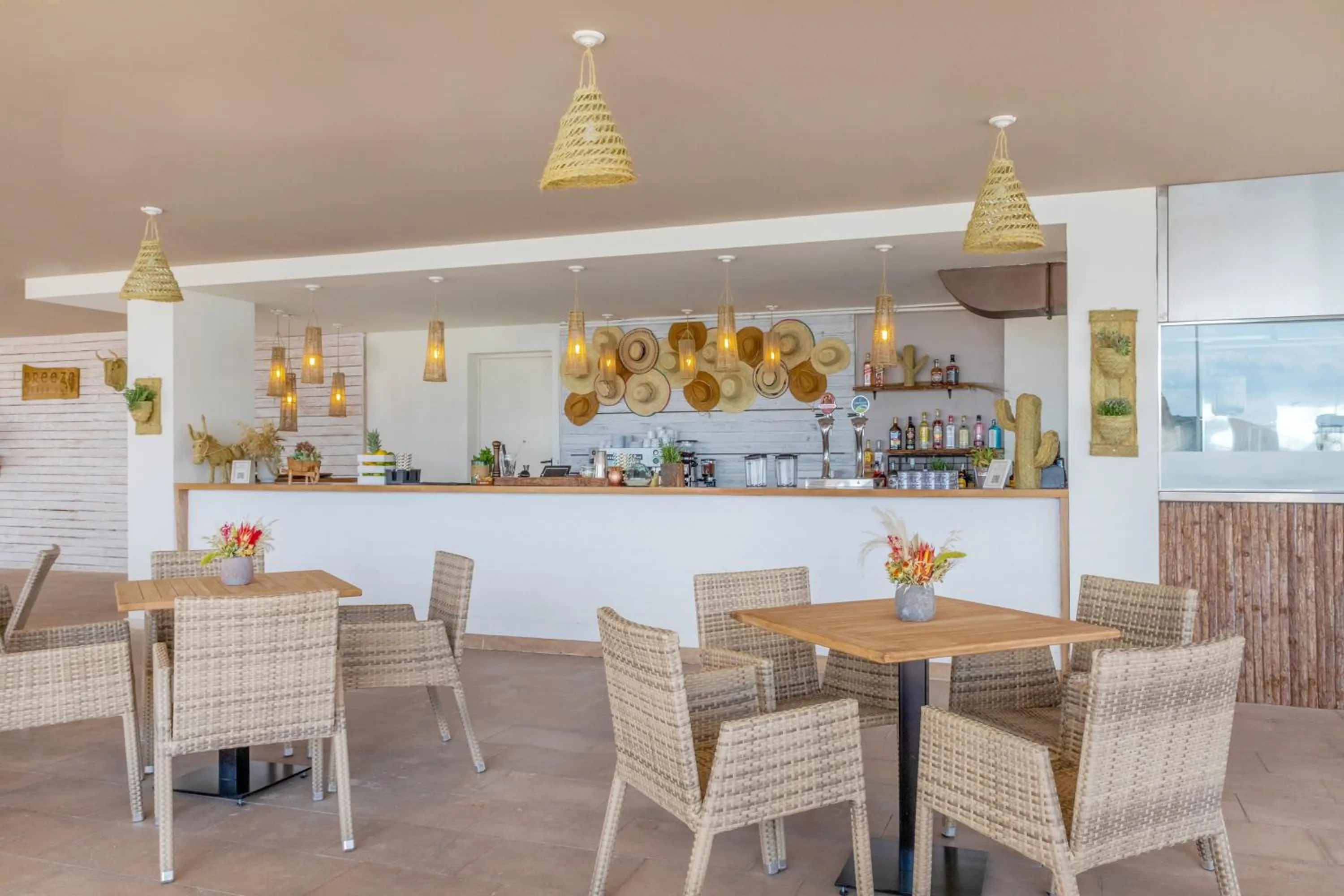 Restaurant/places to eat in Sol House The Studio - Calviá Beach - Adults Only