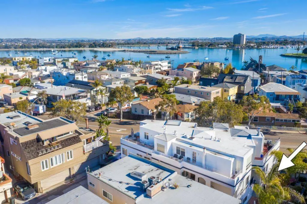 Property building in Upscale Mission Beach Couples Getaway/Pet Friendly