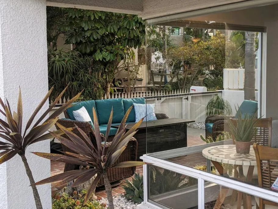 Patio in Upscale Mission Beach Couples Getaway/Pet Friendly