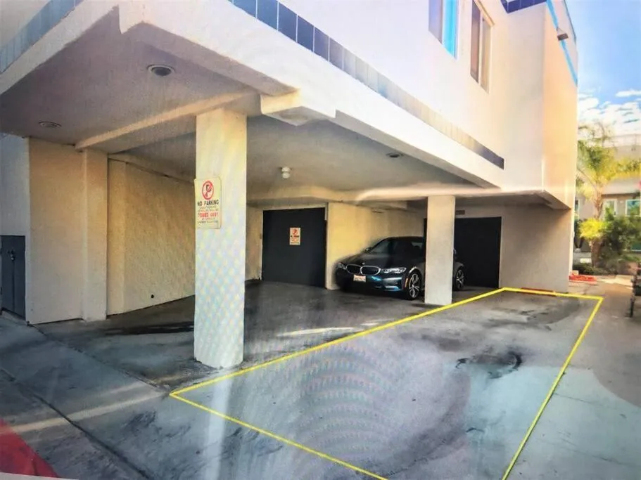 Property building in Upscale Mission Beach Couples Getaway/Pet Friendly