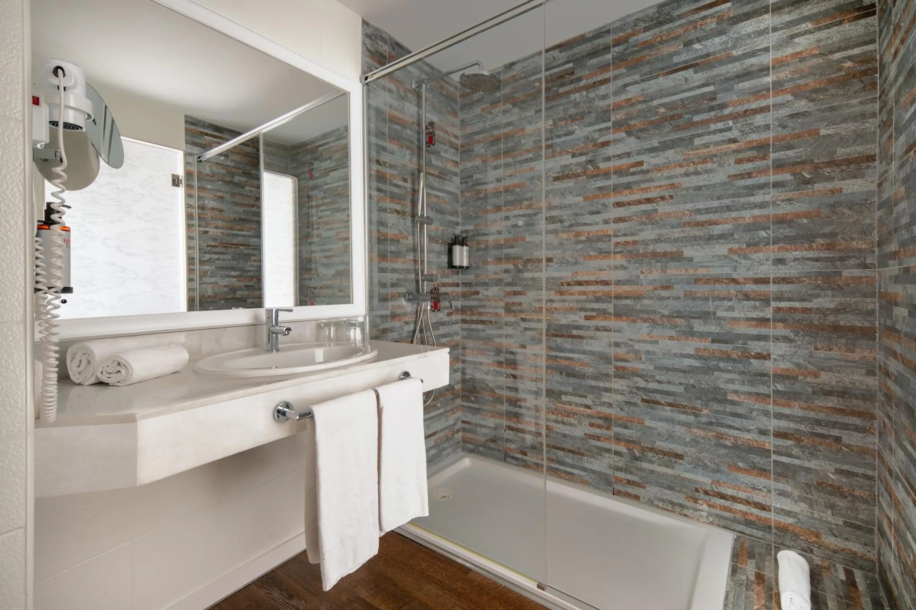 Shower in Sol Katmandu Park & Resort