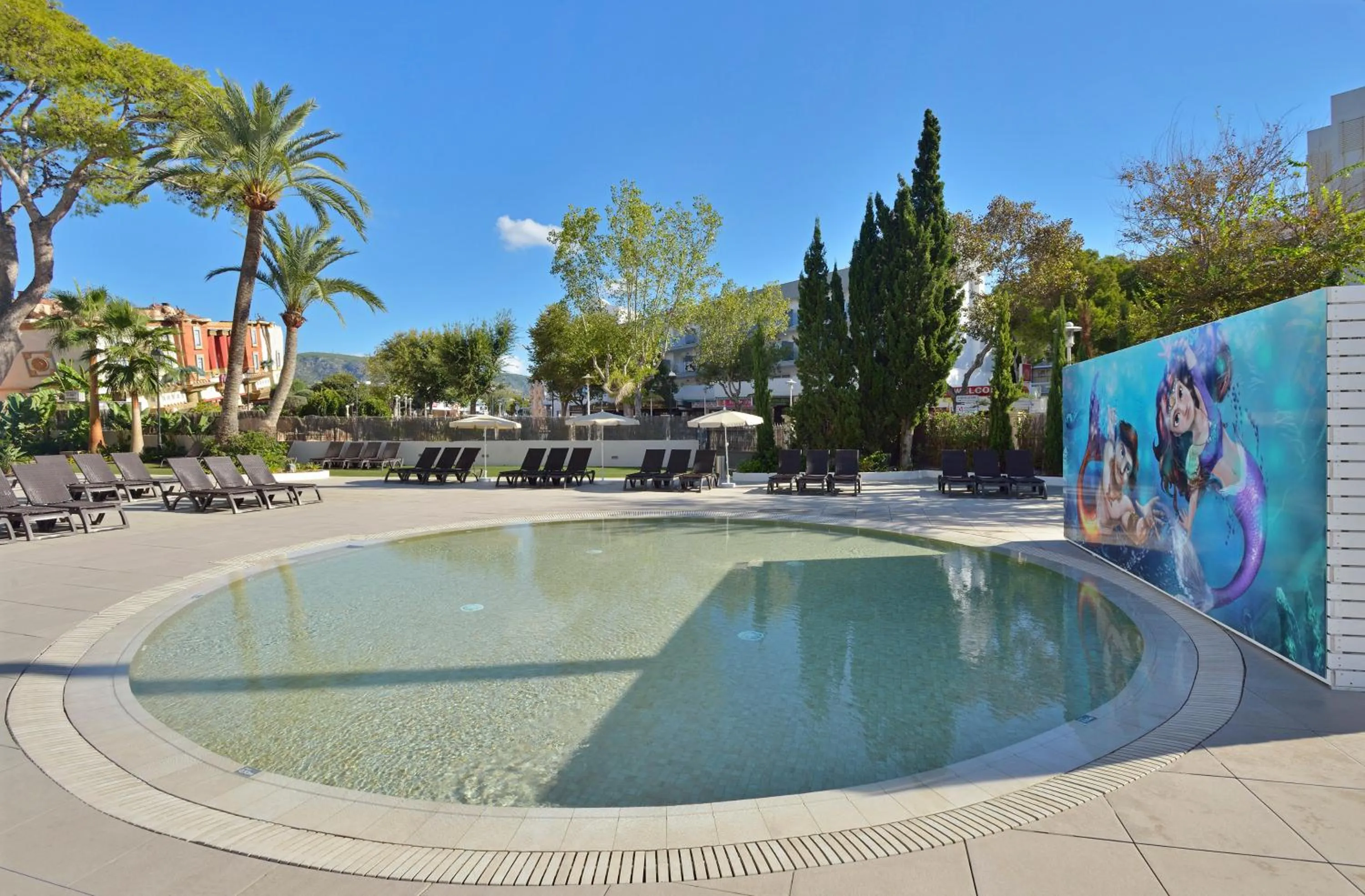 Swimming pool in Sol Katmandu Park & Resort