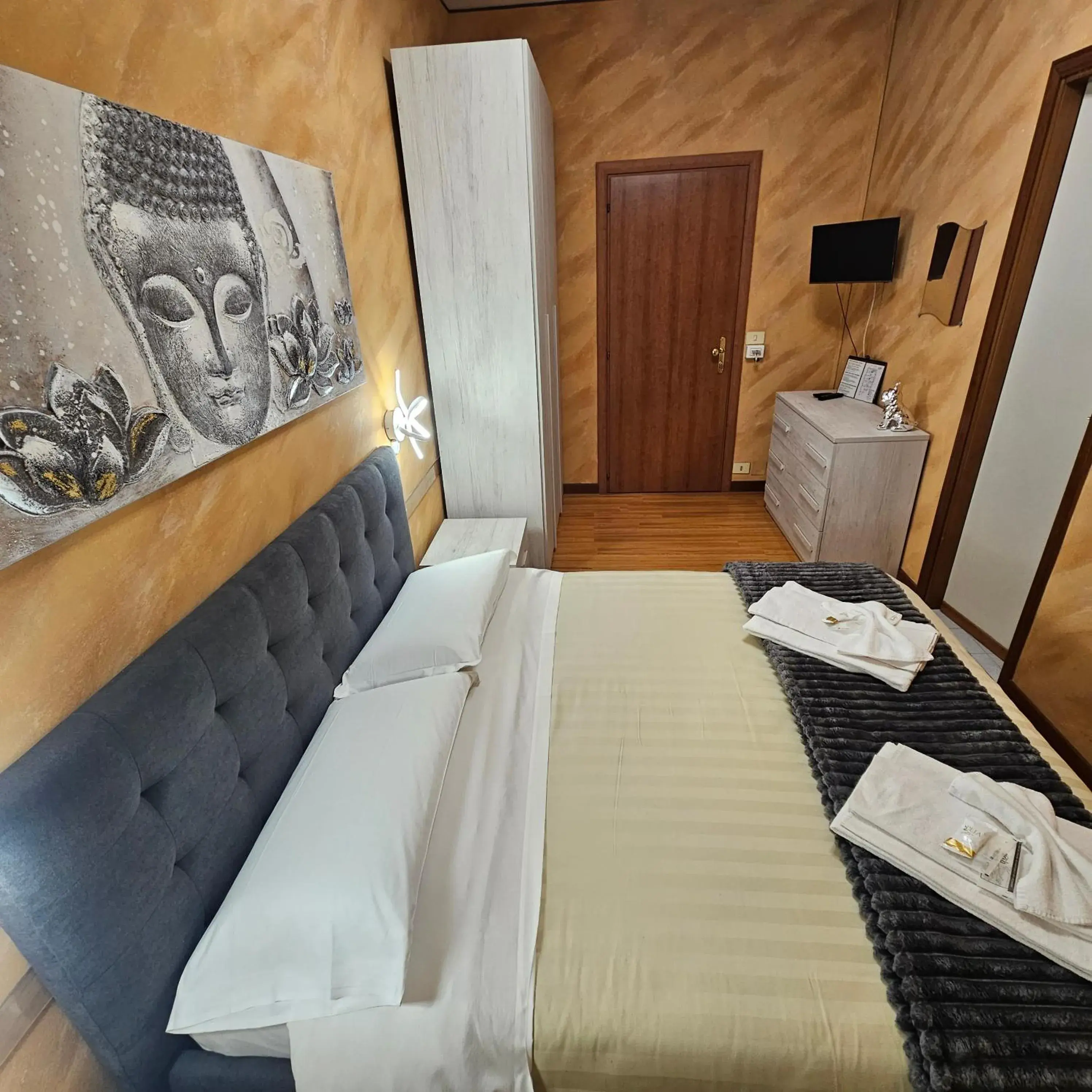 Double Room with Private Bathroom - single occupancy in HOTEL RISTORANTE DELLE VALLI Double Room with Private Bathroom - single occupancy in HOTEL RISTORANTE DELLE VALLI