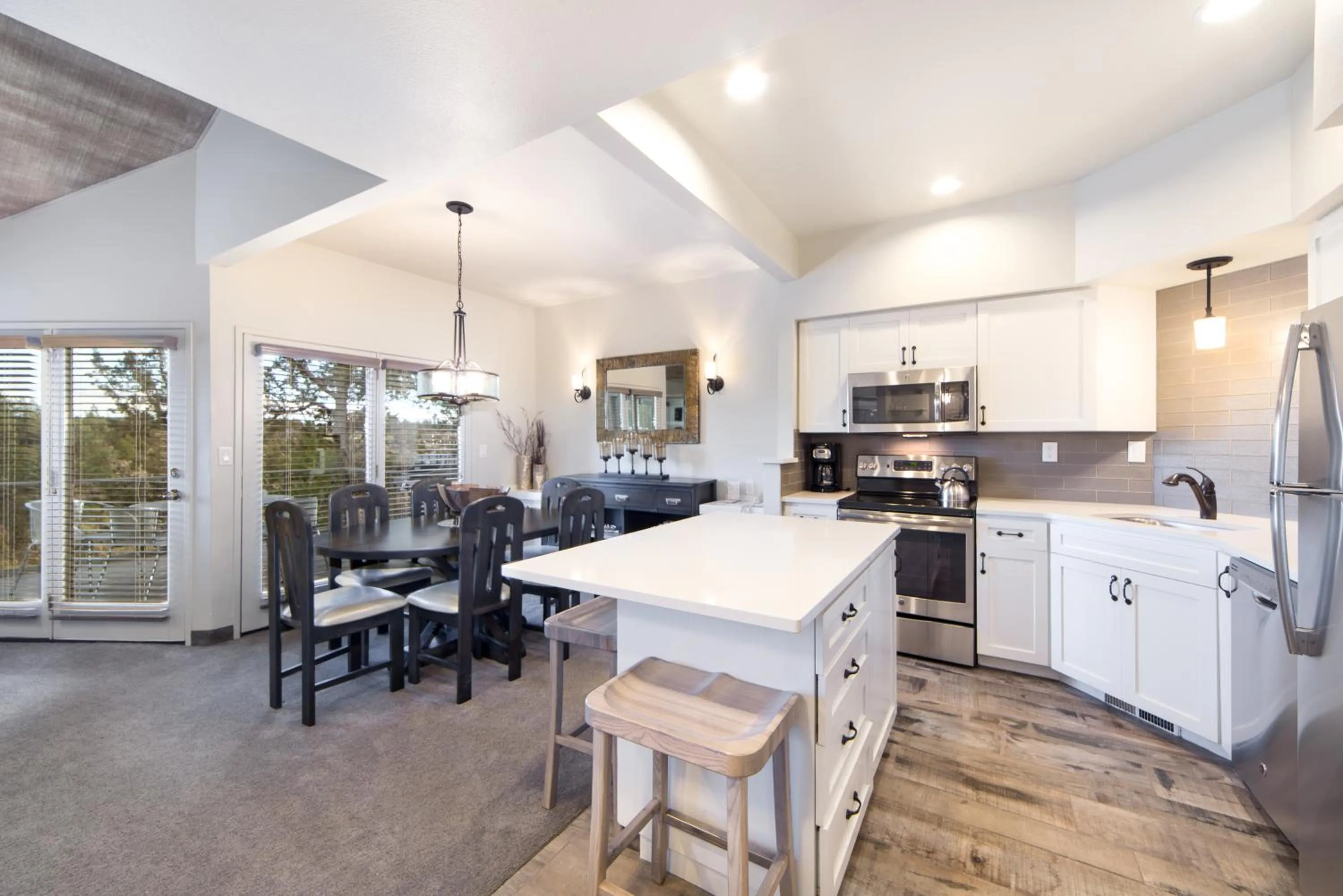 Dining area in Eagle Crest Vacation Resort