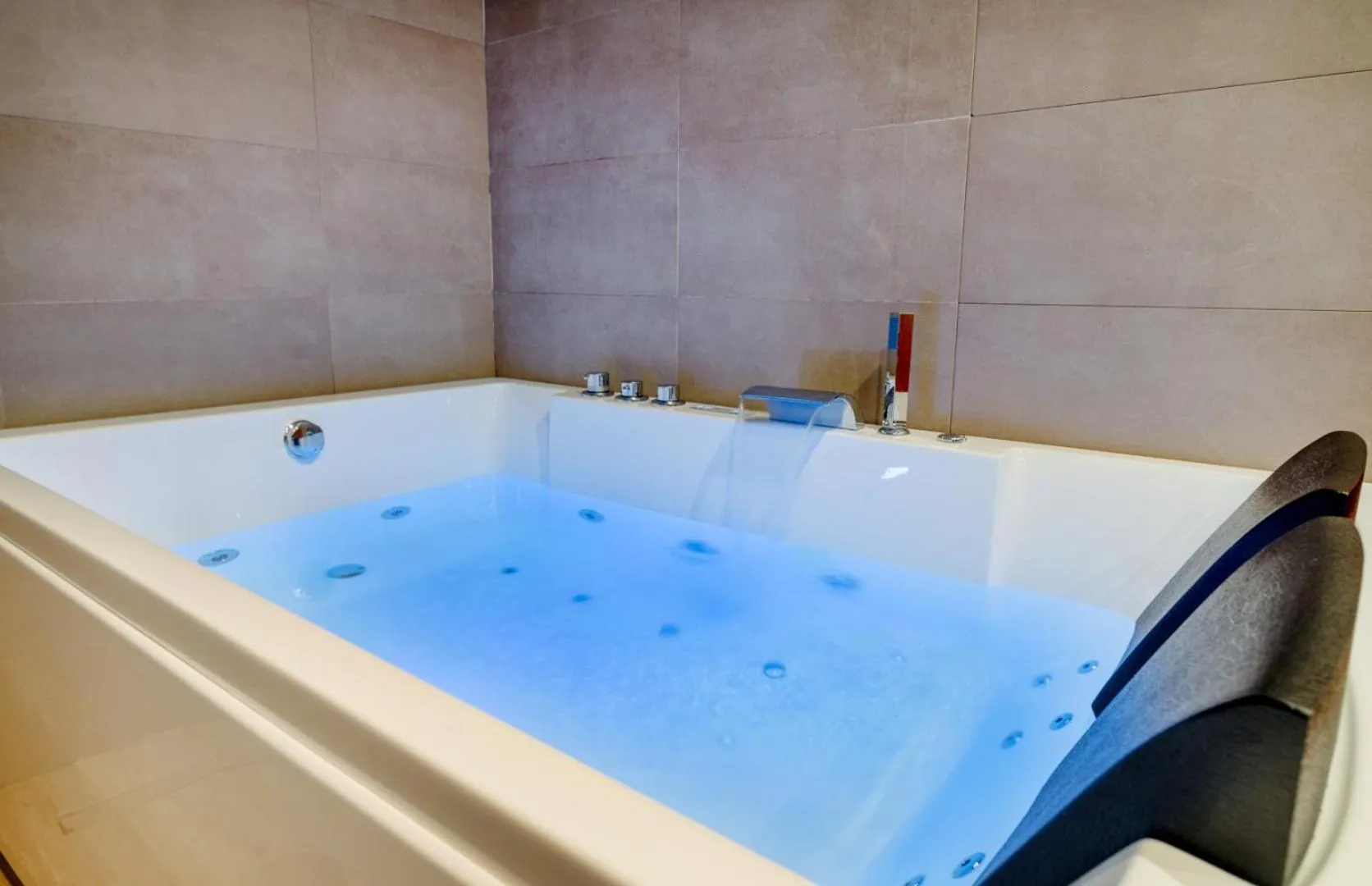 Public Bath in Mas Ses Vinyes - Adults Only