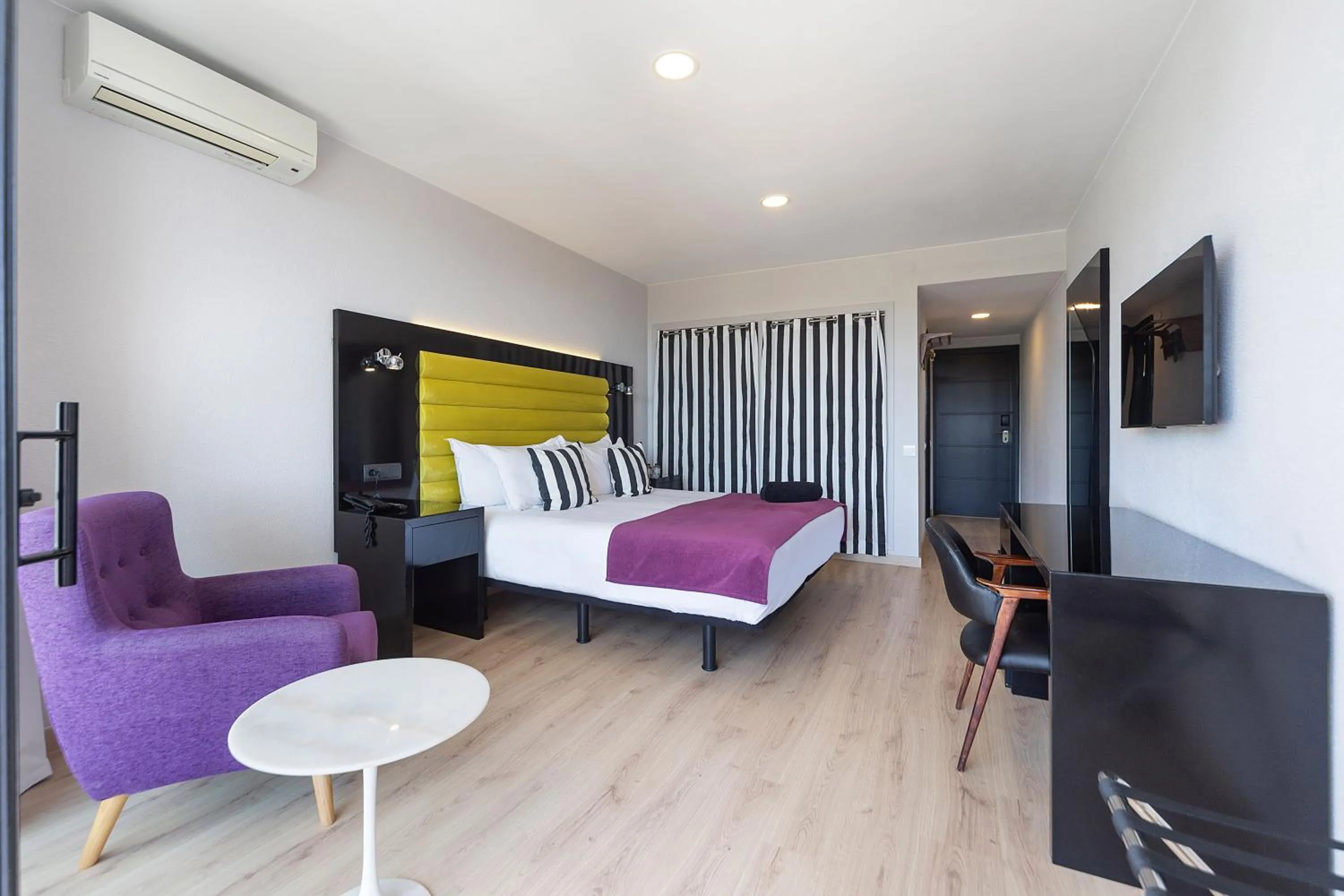 Property building, Bed in Hotel Eetu Begur Affiliated by Meliá