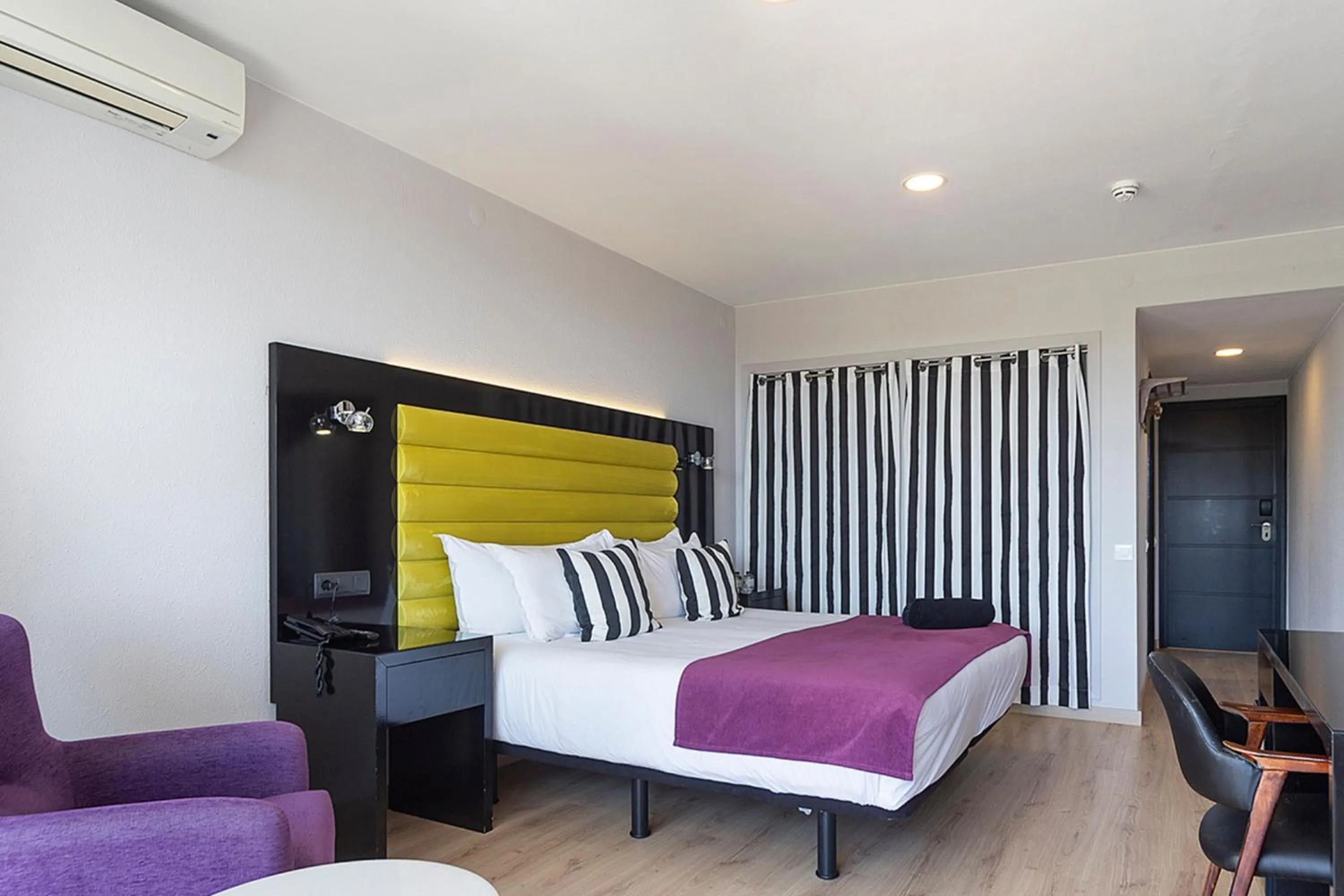 Property building, Bed in Hotel Eetu Begur Affiliated by Meliá