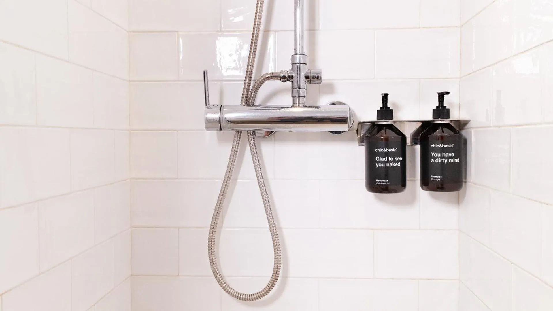 Shower in Chic & Basic Tallers Hostal