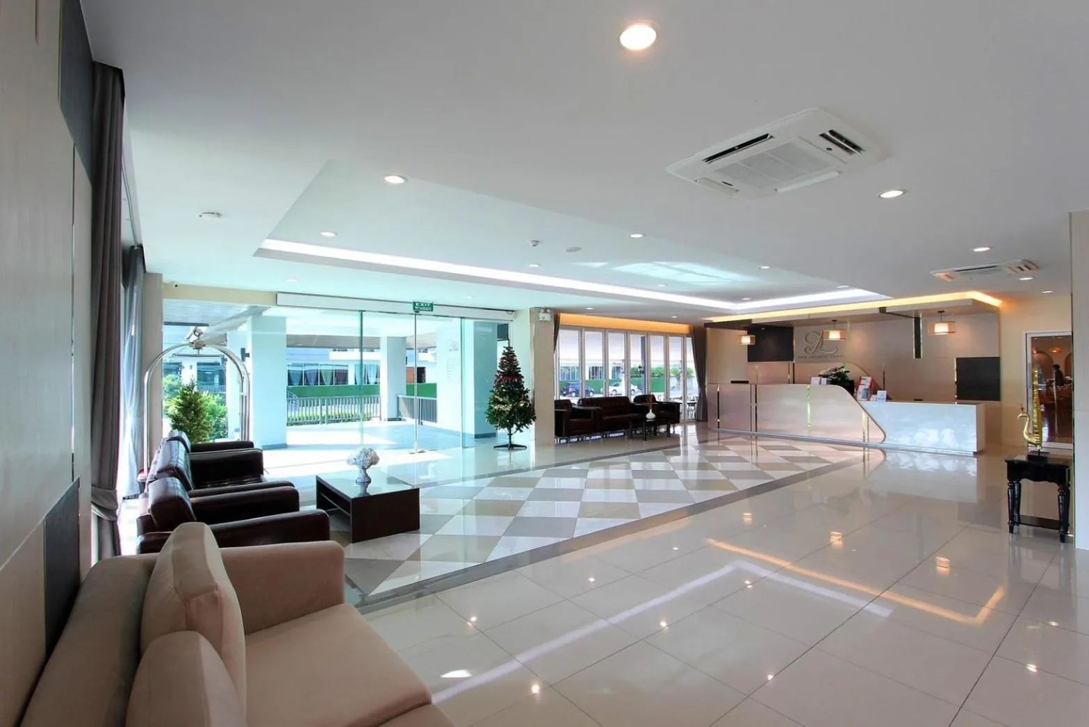 Lobby or reception in The Leisure Hotel