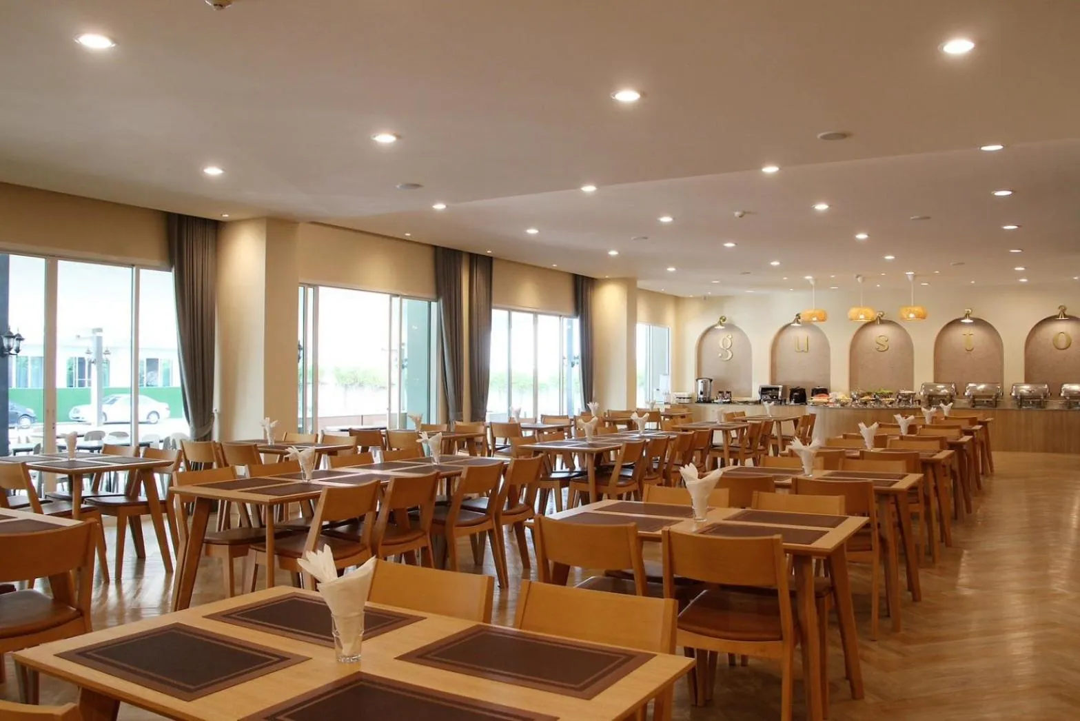 Restaurant/places to eat in The Leisure Hotel
