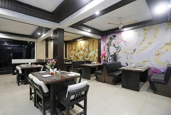 Restaurant/places to eat in Hotel Areeba by The Golden Taj Group & Hotels