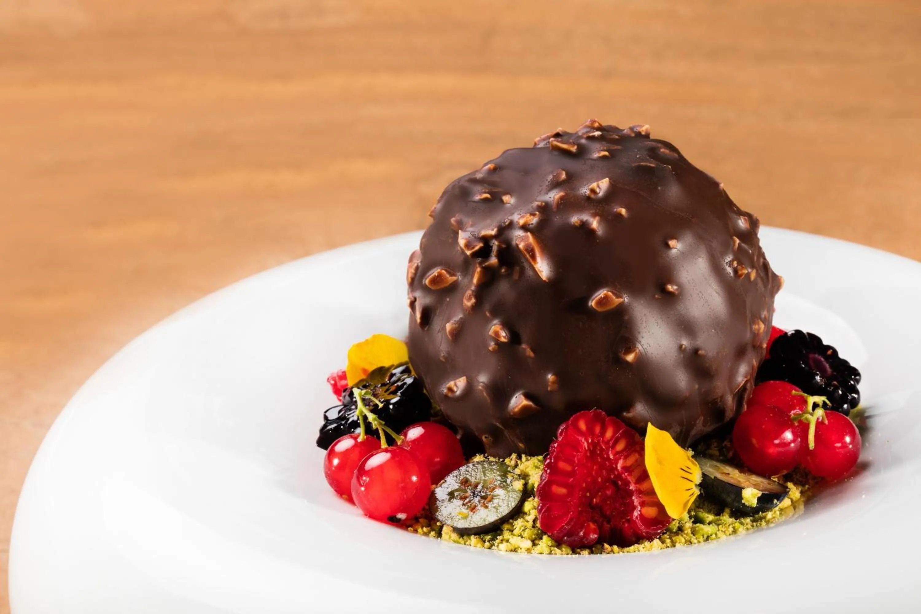 Restaurant/places to eat in Le Meridien Ra Beach Hotel and Spa