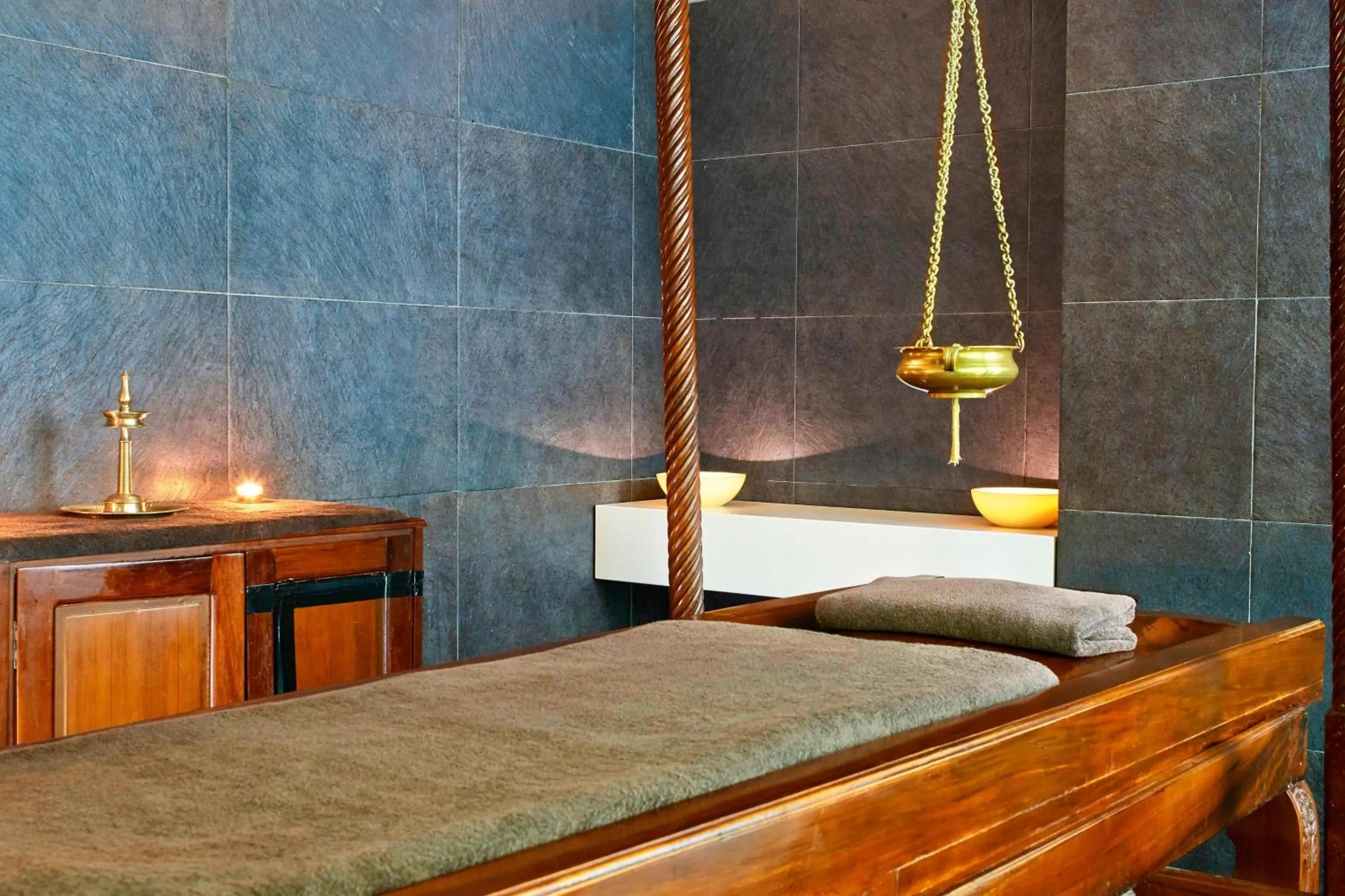 Spa and wellness centre/facilities, Bed in Le Meridien Ra Beach Hotel and Spa
