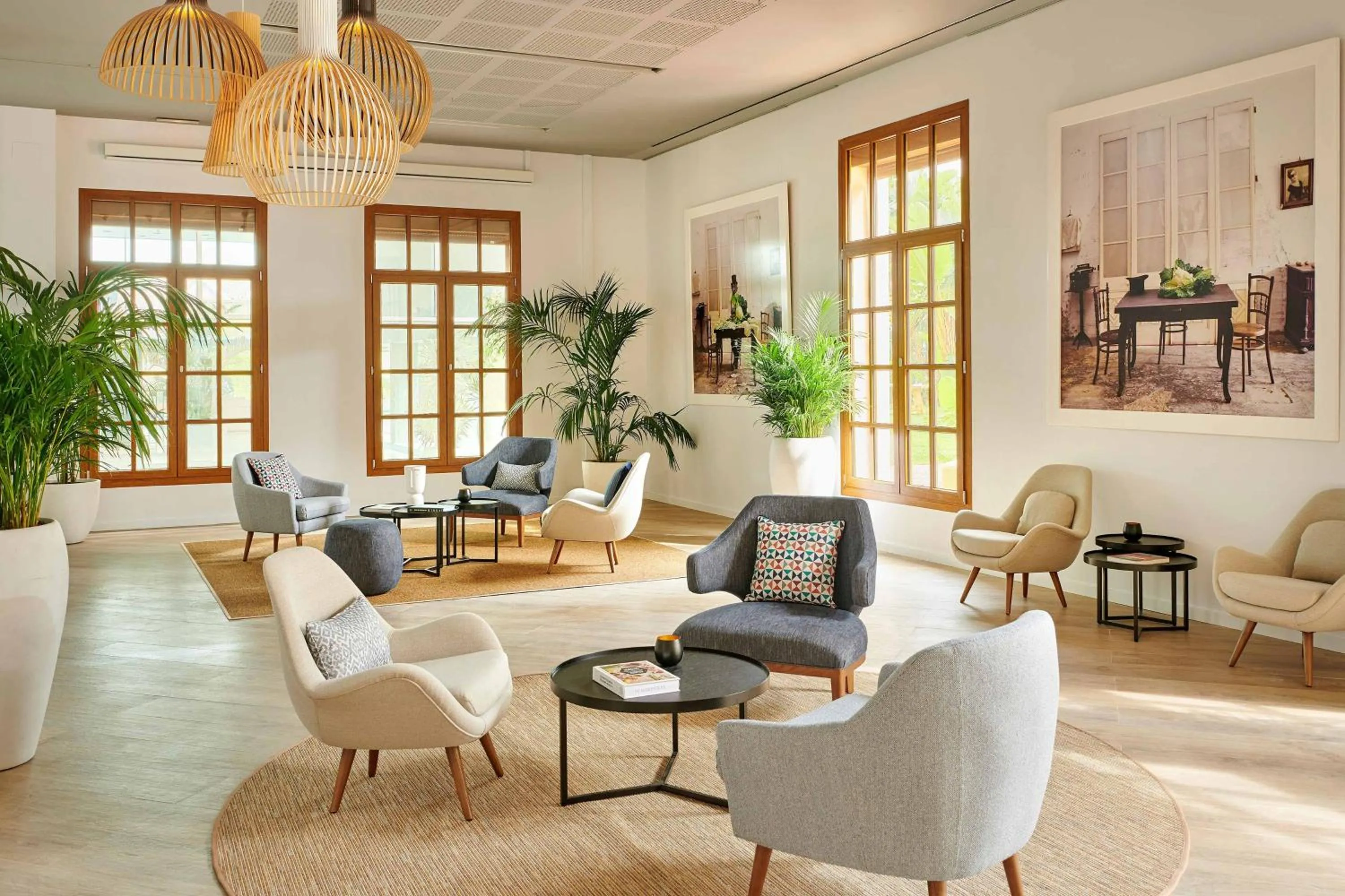 Restaurant/places to eat in Le Meridien Ra Beach Hotel and Spa