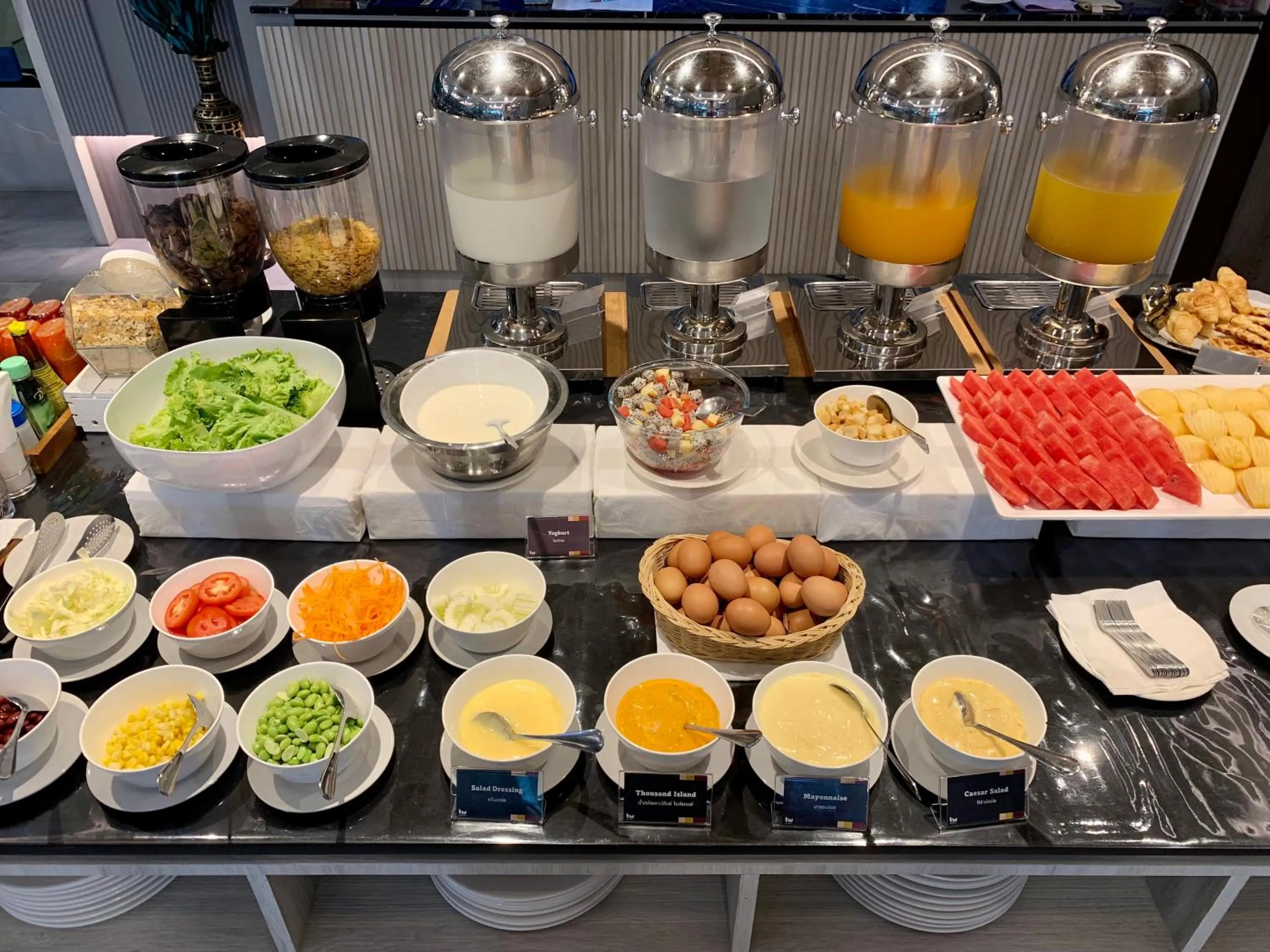 Restaurant/places to eat in Thana Wisut Hotel