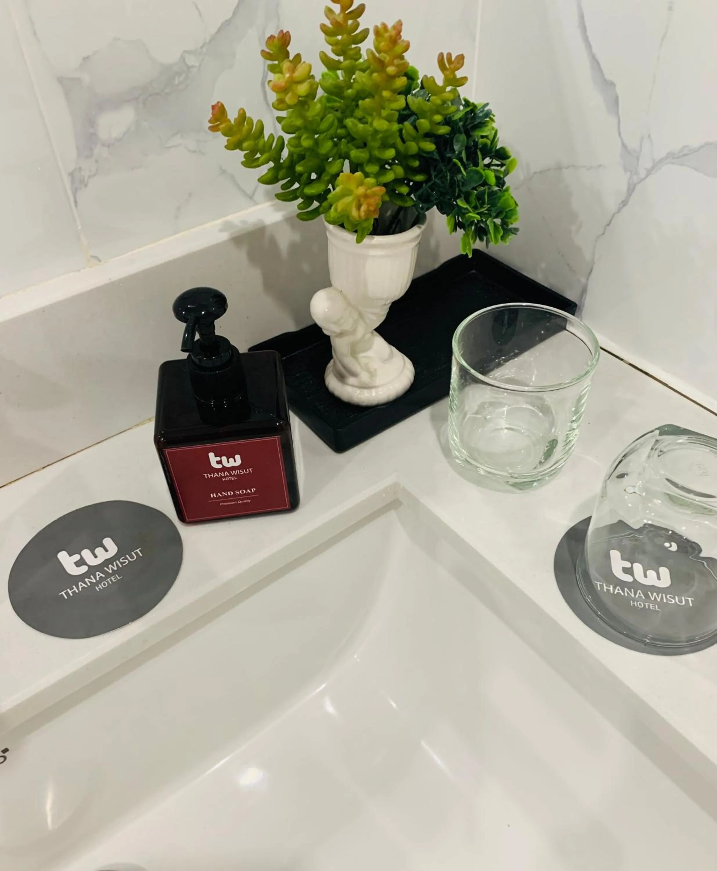 Bathroom in Thana Wisut Hotel