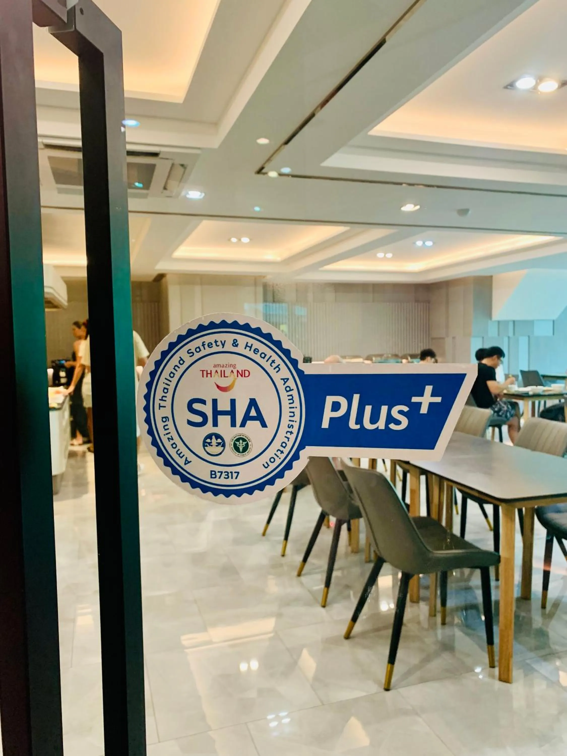 Restaurant/places to eat in Thana Wisut Hotel