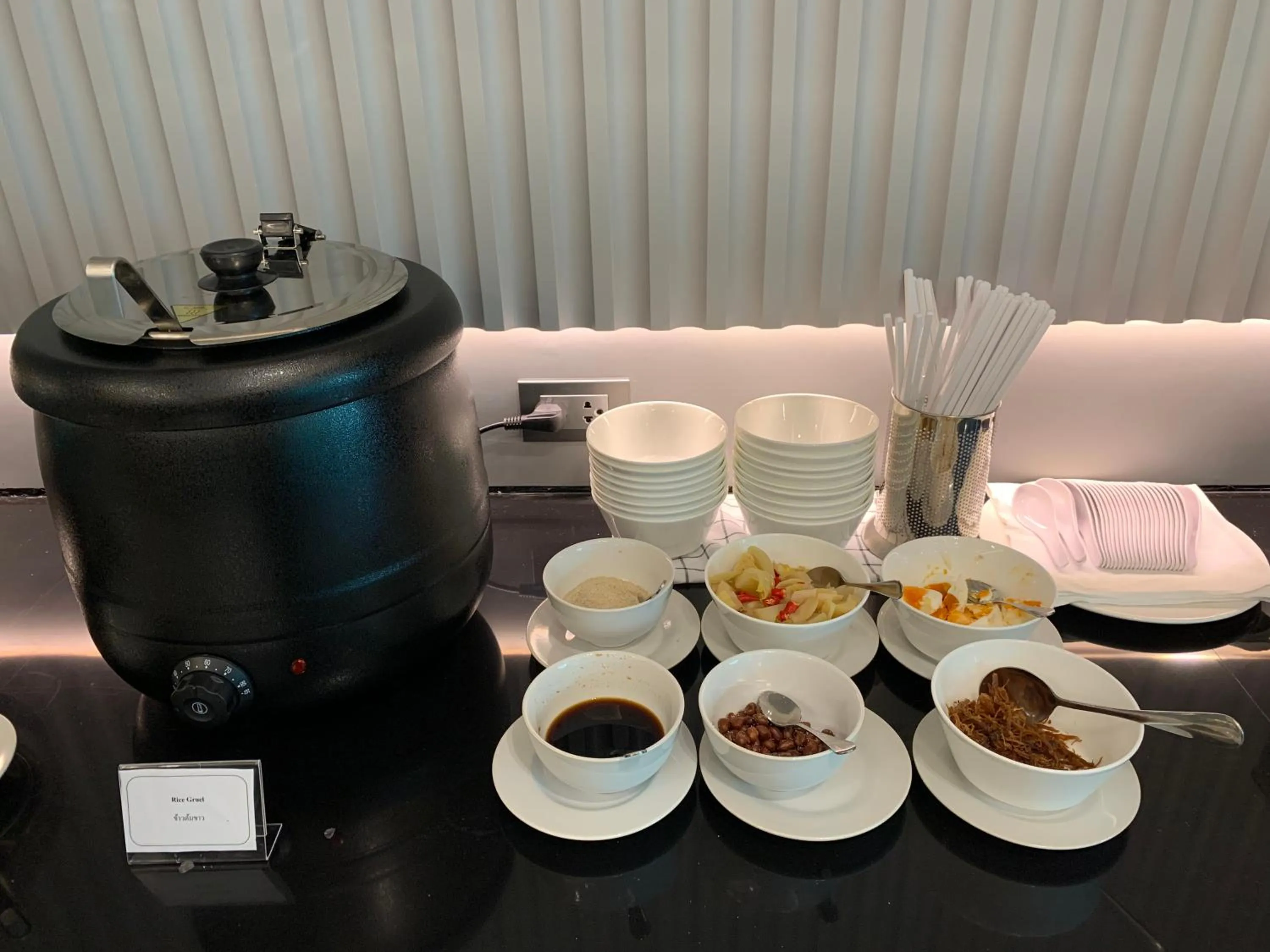 Restaurant/places to eat in Thana Wisut Hotel