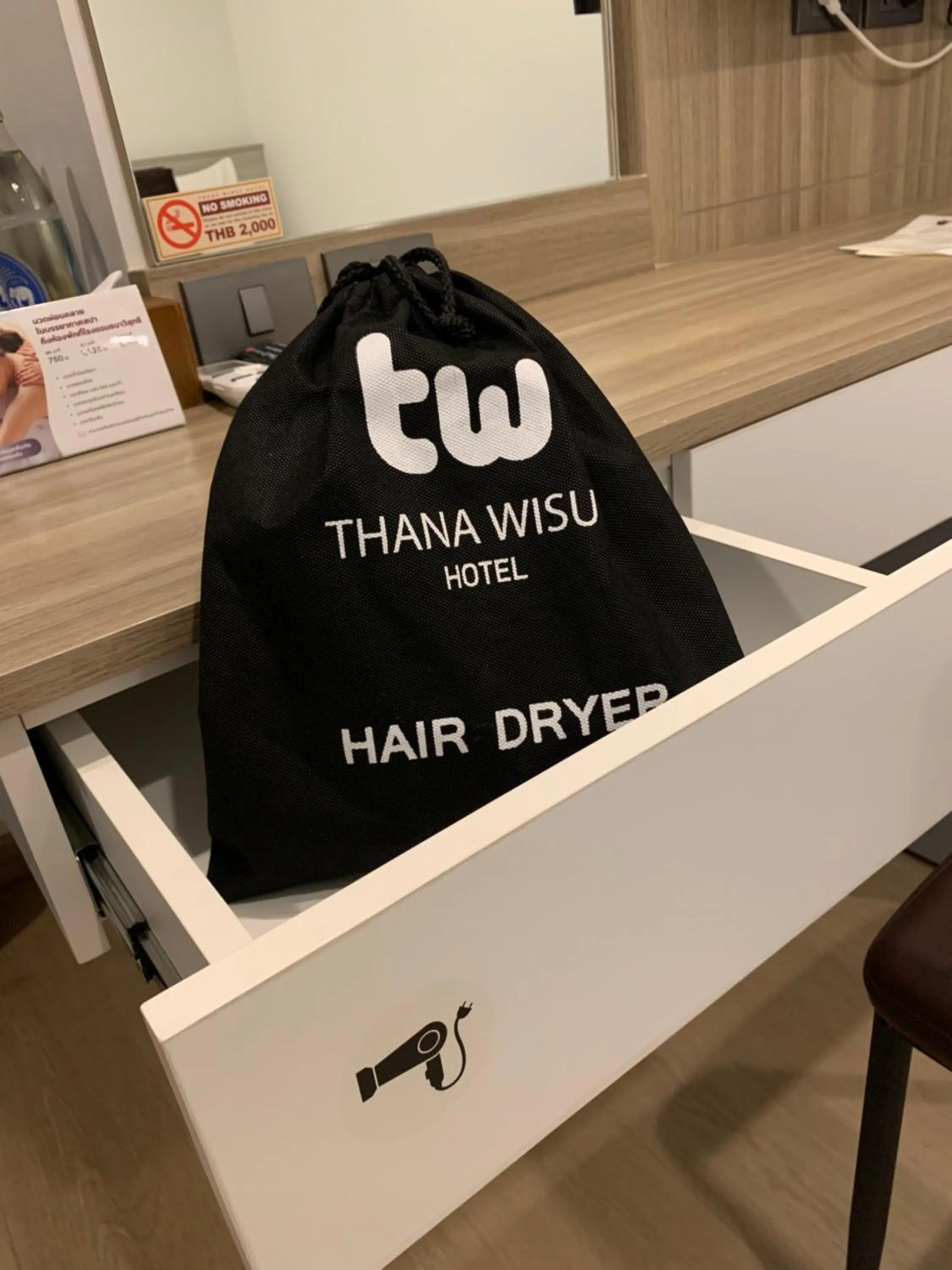 Bedroom in Thana Wisut Hotel