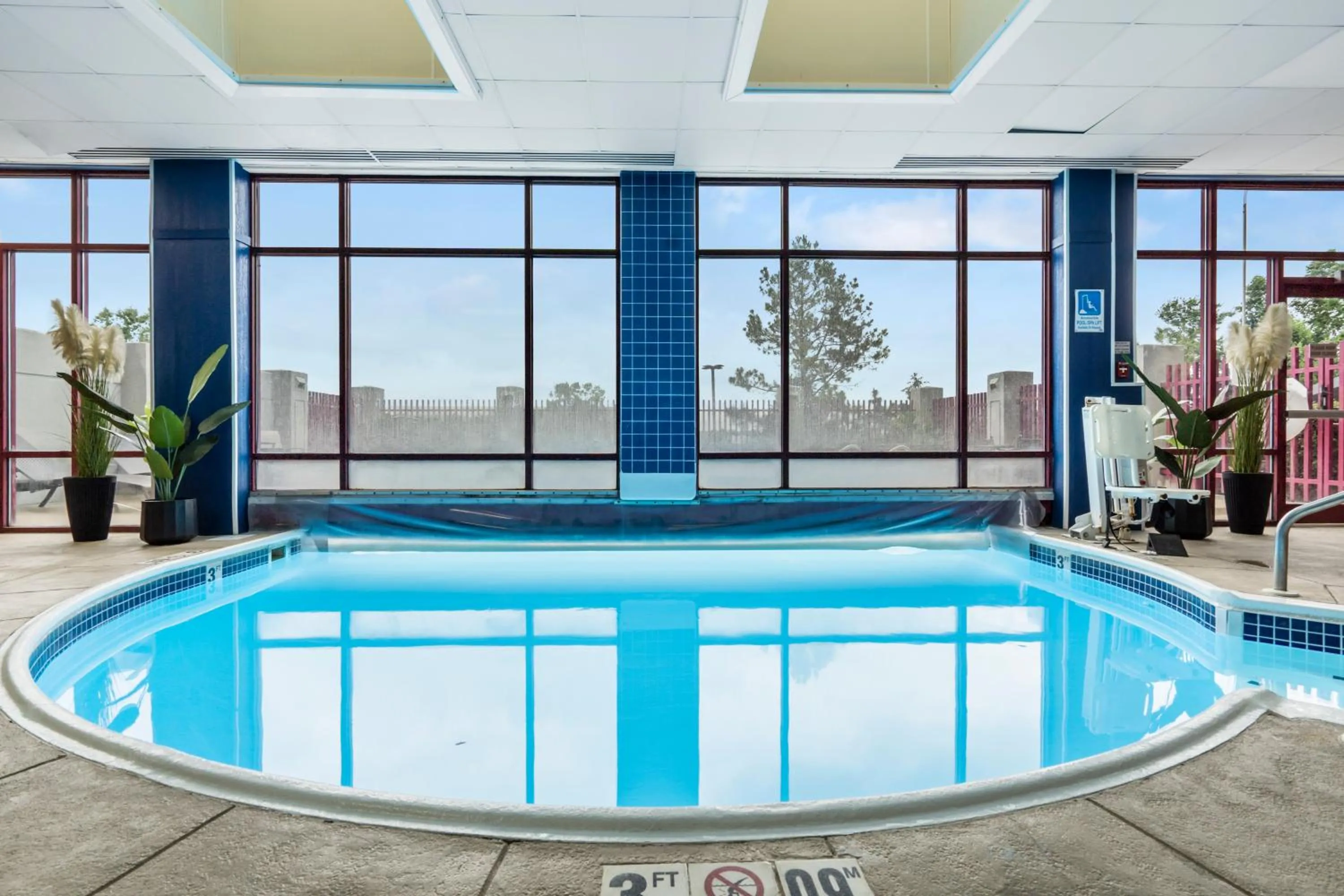 Swimming pool in Thousand Hills Resort Hotel