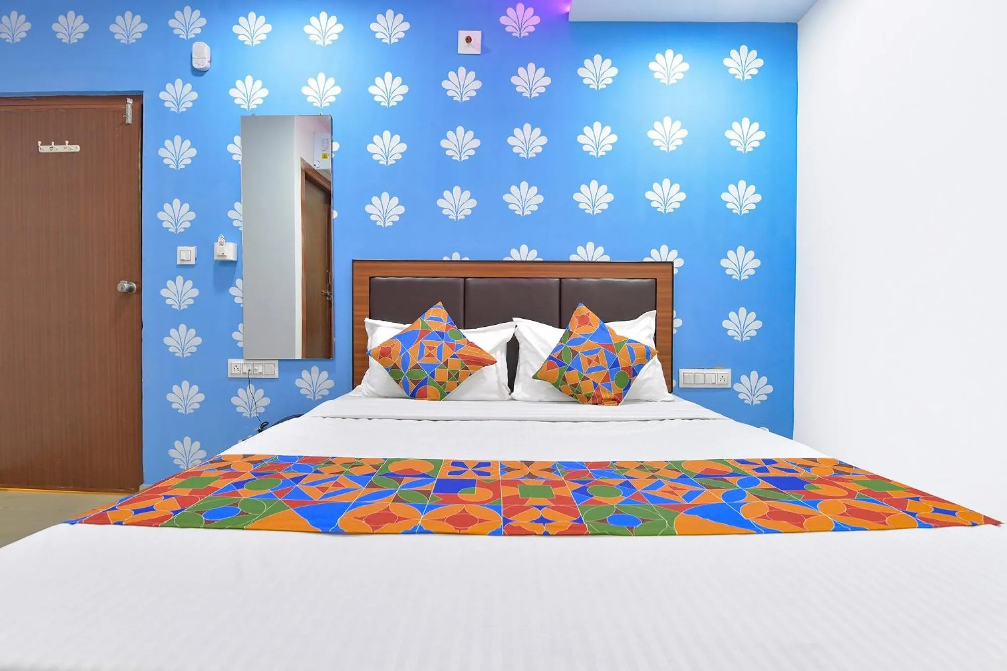 Bed in FabHotel Green Park - Nr Geeta Mandir