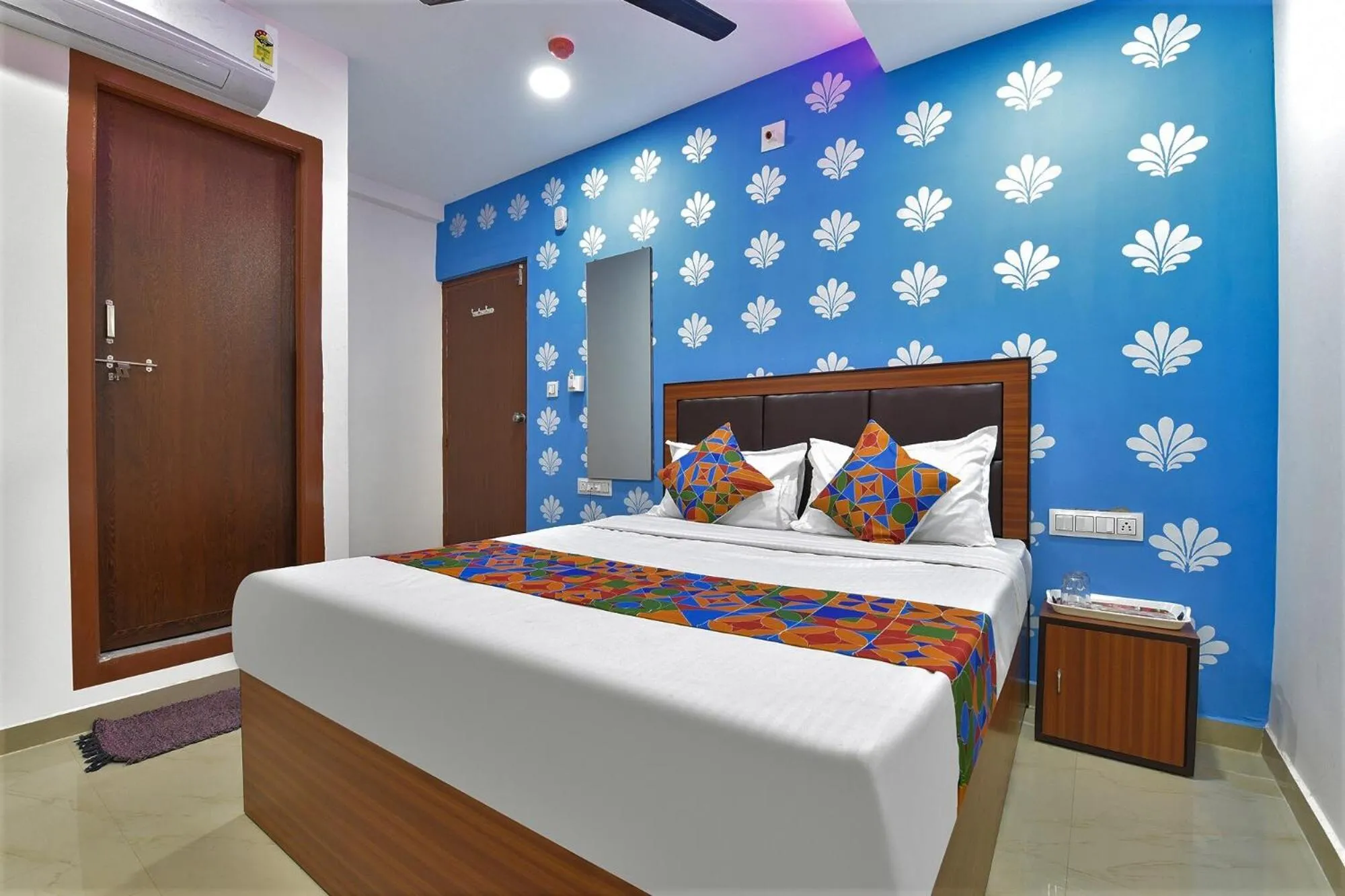 Bed in FabHotel Green Park - Nr Geeta Mandir