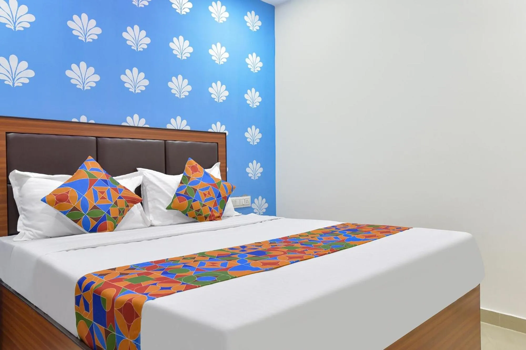 Bed in FabHotel Green Park - Nr Geeta Mandir