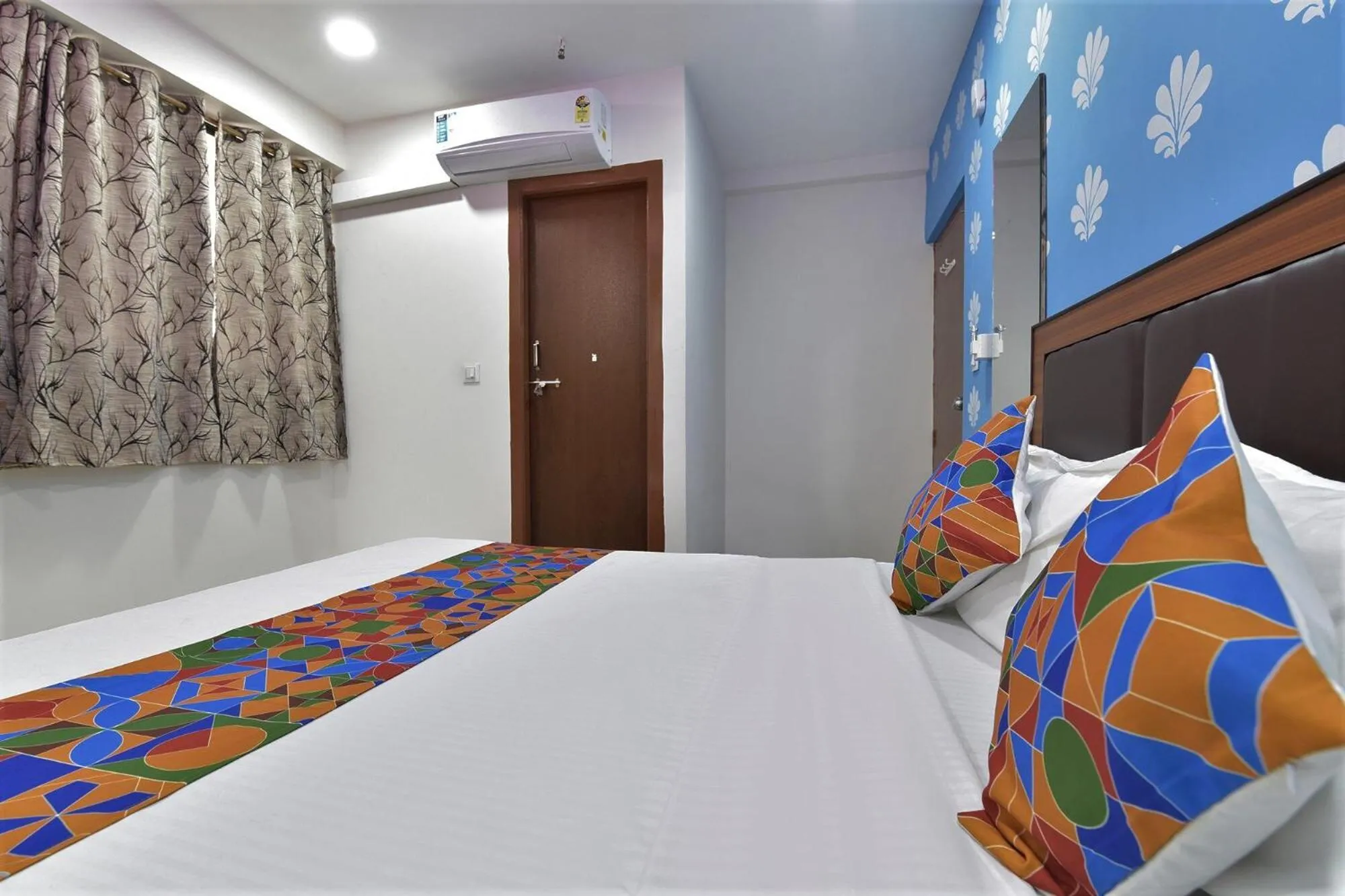Bed in FabHotel Green Park - Nr Geeta Mandir